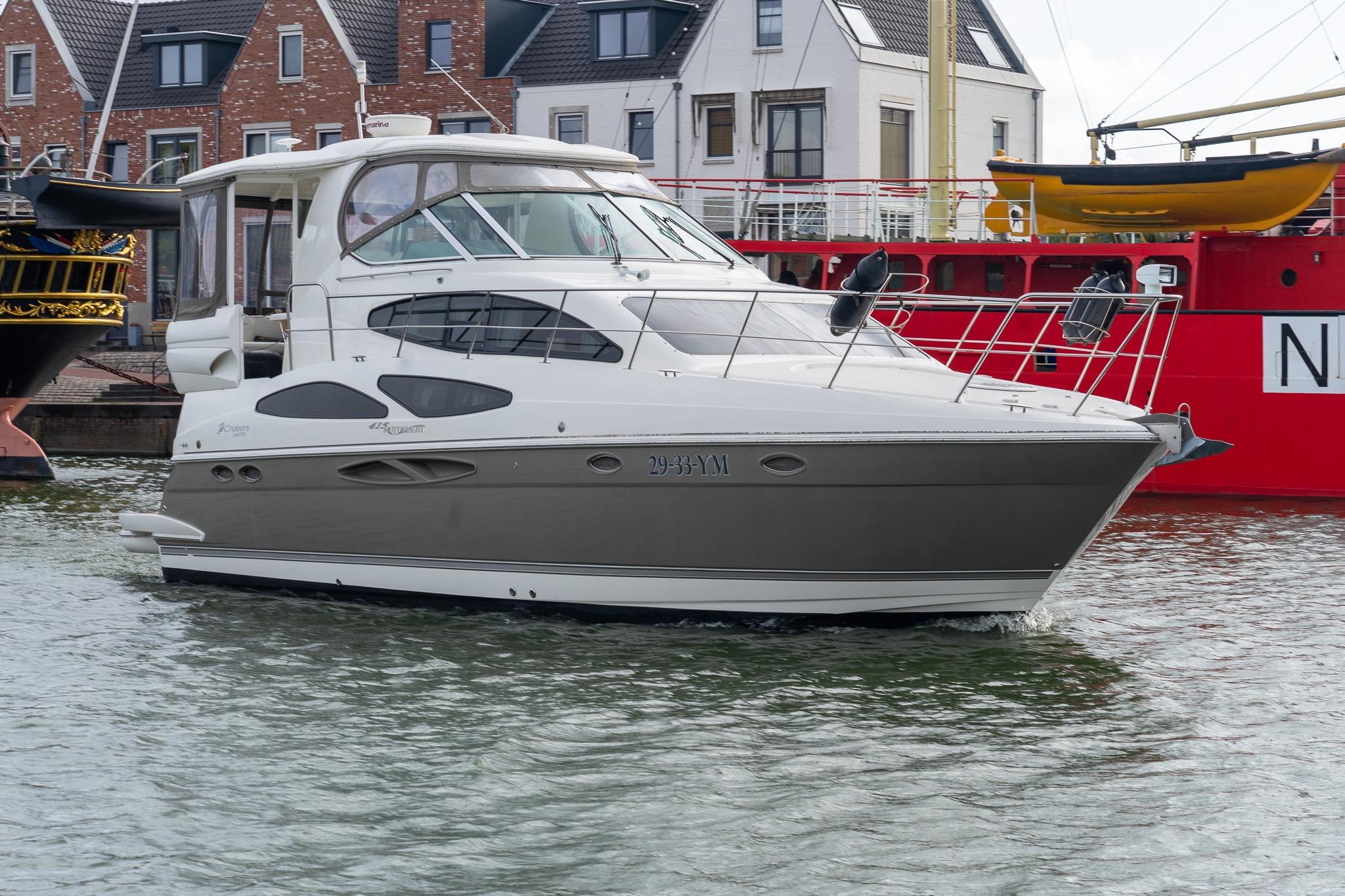 Cruisers Yachts 415 Express Motoryacht