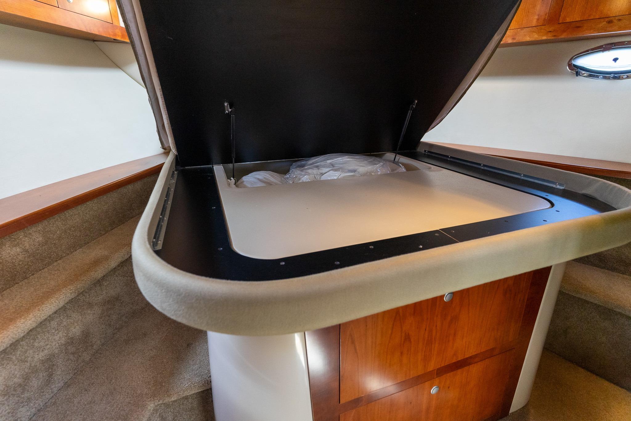 Cruisers Yachts 415 Express Motoryacht