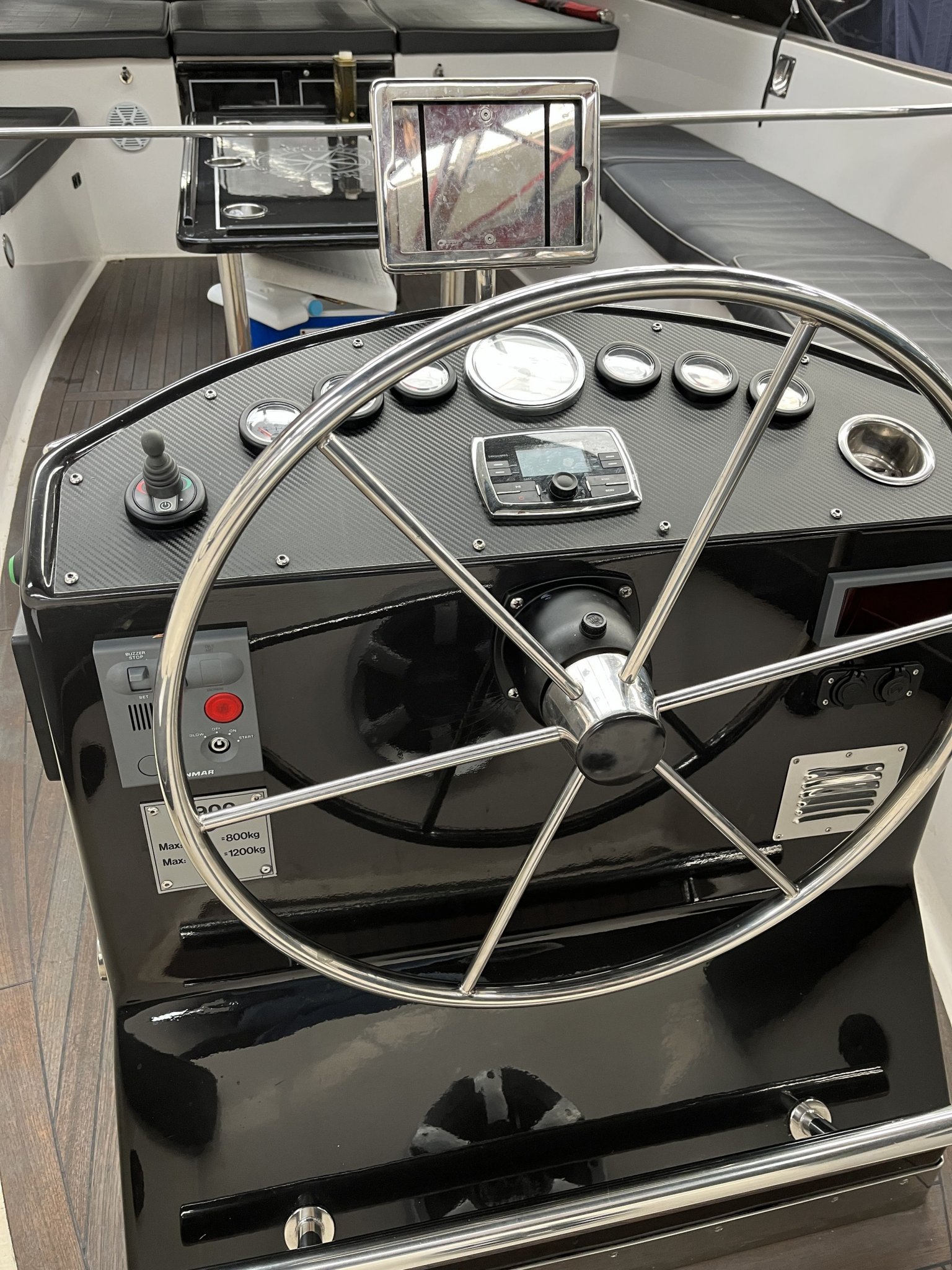Conquistador 900