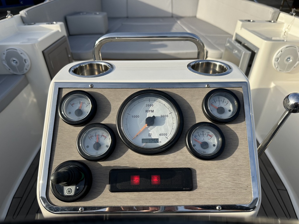 Interboat Intender 820