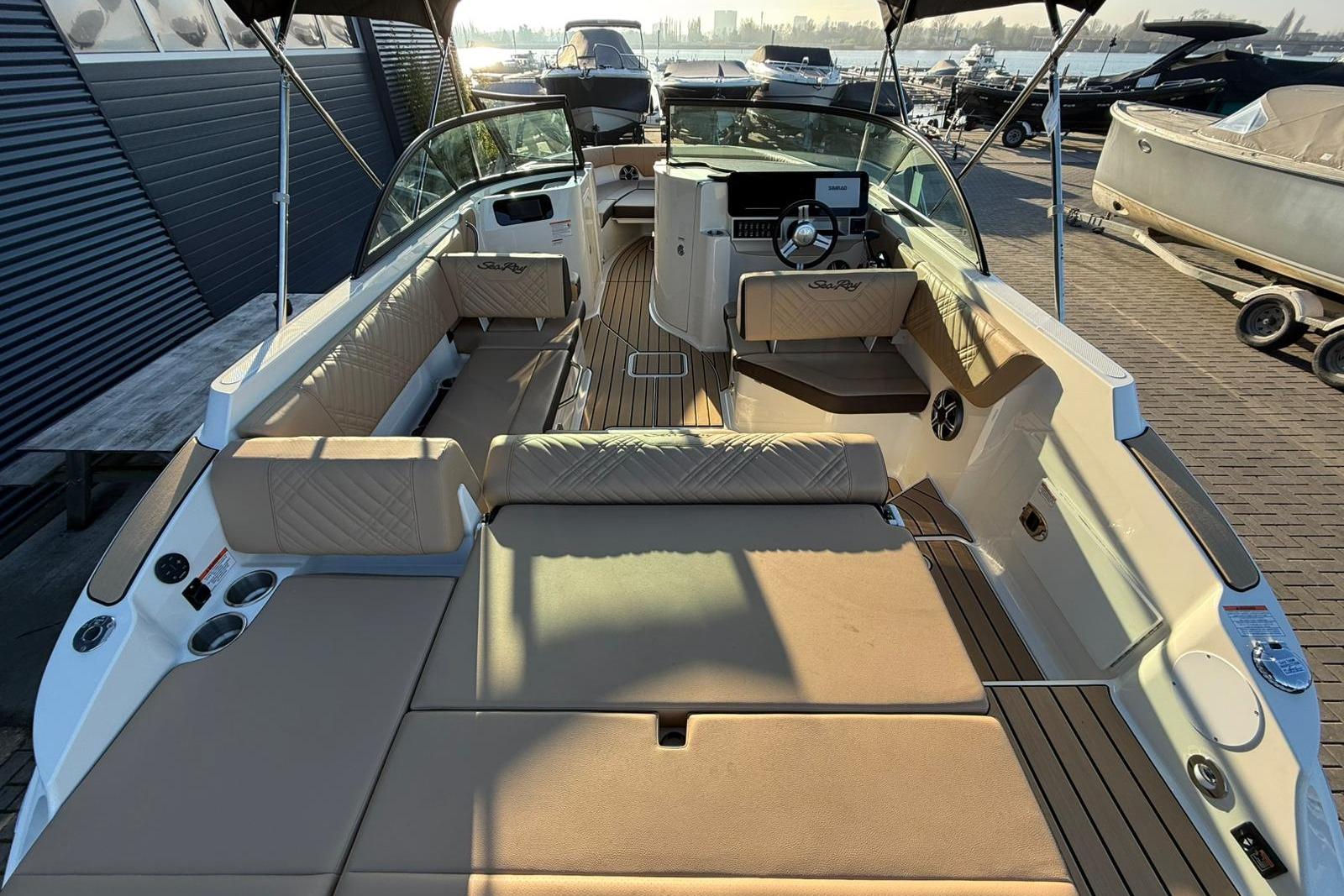 Sea Ray SDX 230