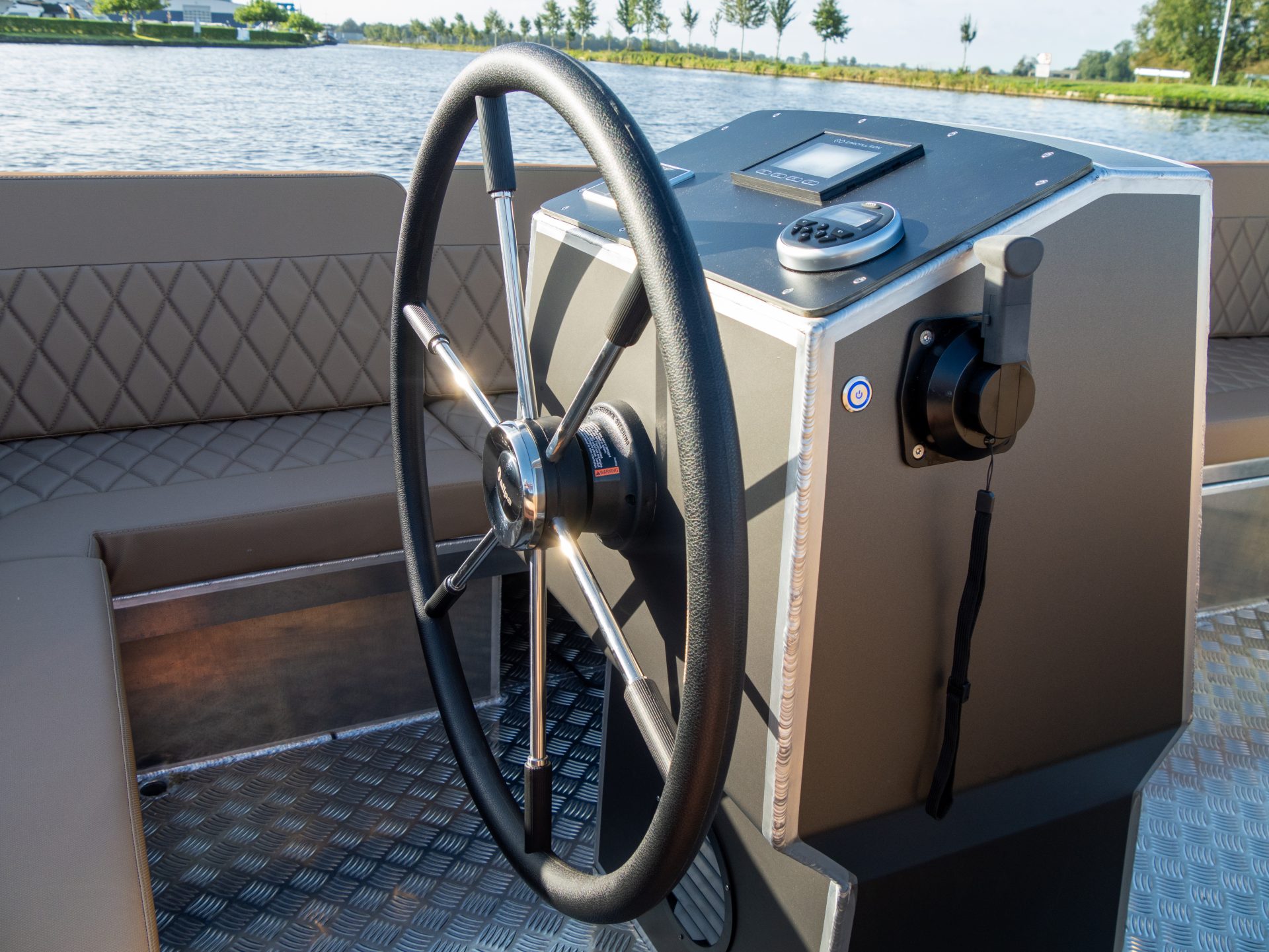 Van Vossen VanVossen E-Tender 700