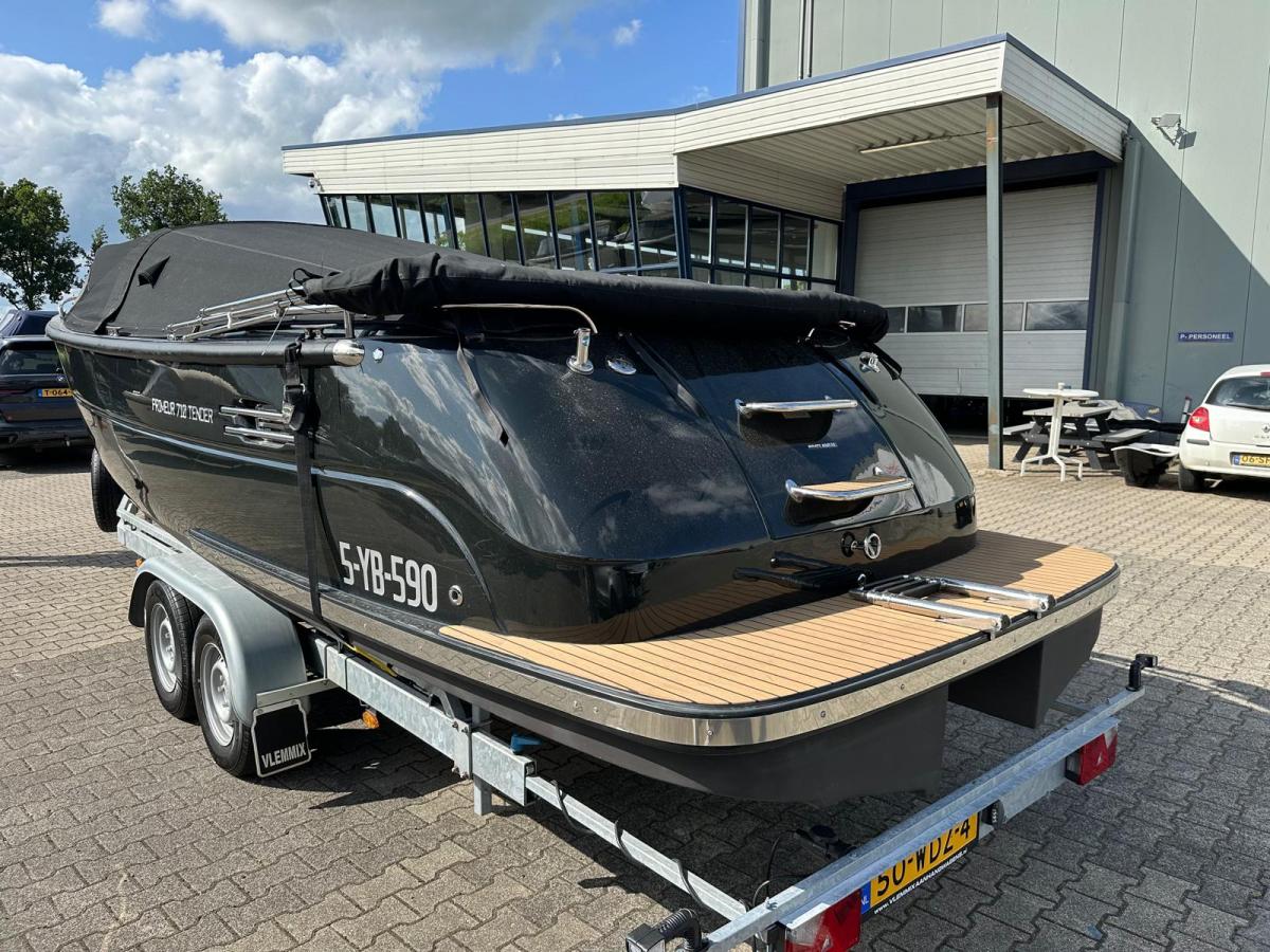 Primeur 710 Tender met Boegschroef