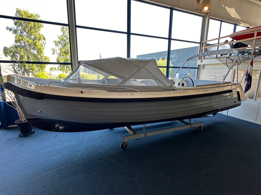 Interboat Intender 820 hoofdfoto: 1