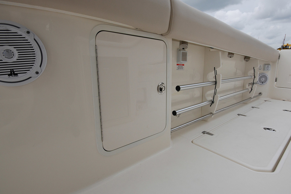 Boston Whaler 330 Outrage