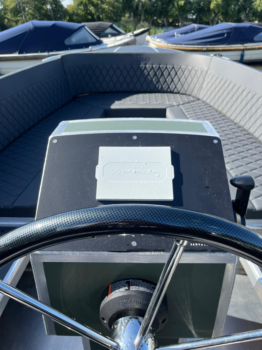 Van Vossen 650 plugin E tender aluminium elektrisch