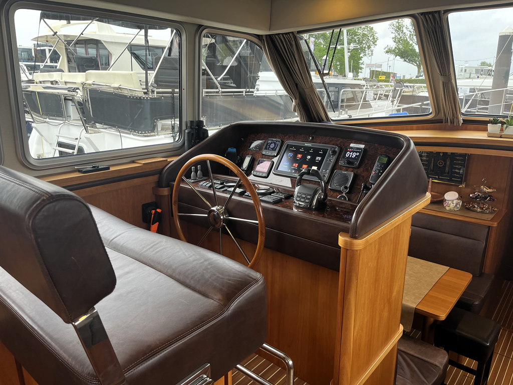 Linssen Grand Sturdy 470 Sedan Wheelhouse