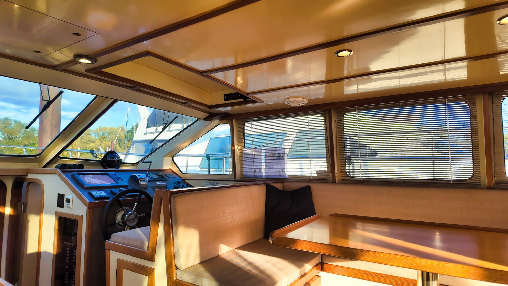 Bruce Roberts Euro 12.00 Flybridge