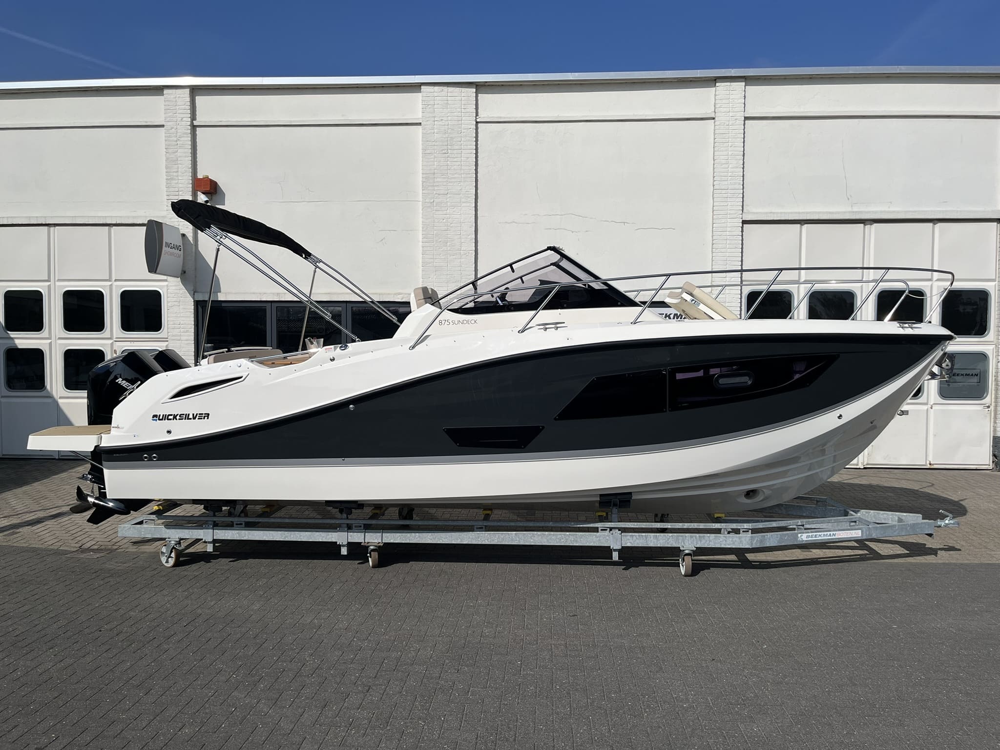 Quicksilver 875 Sundeck