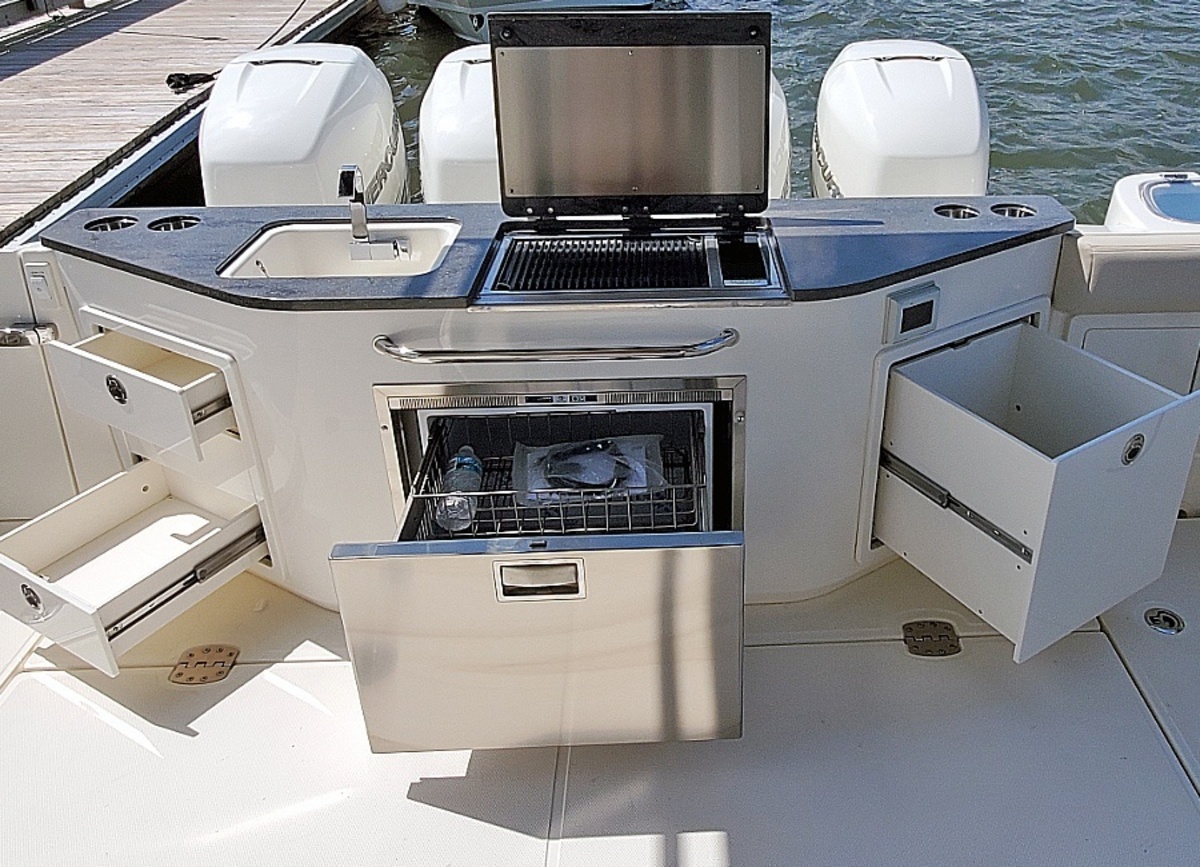 Boston Whaler 405 Conquest