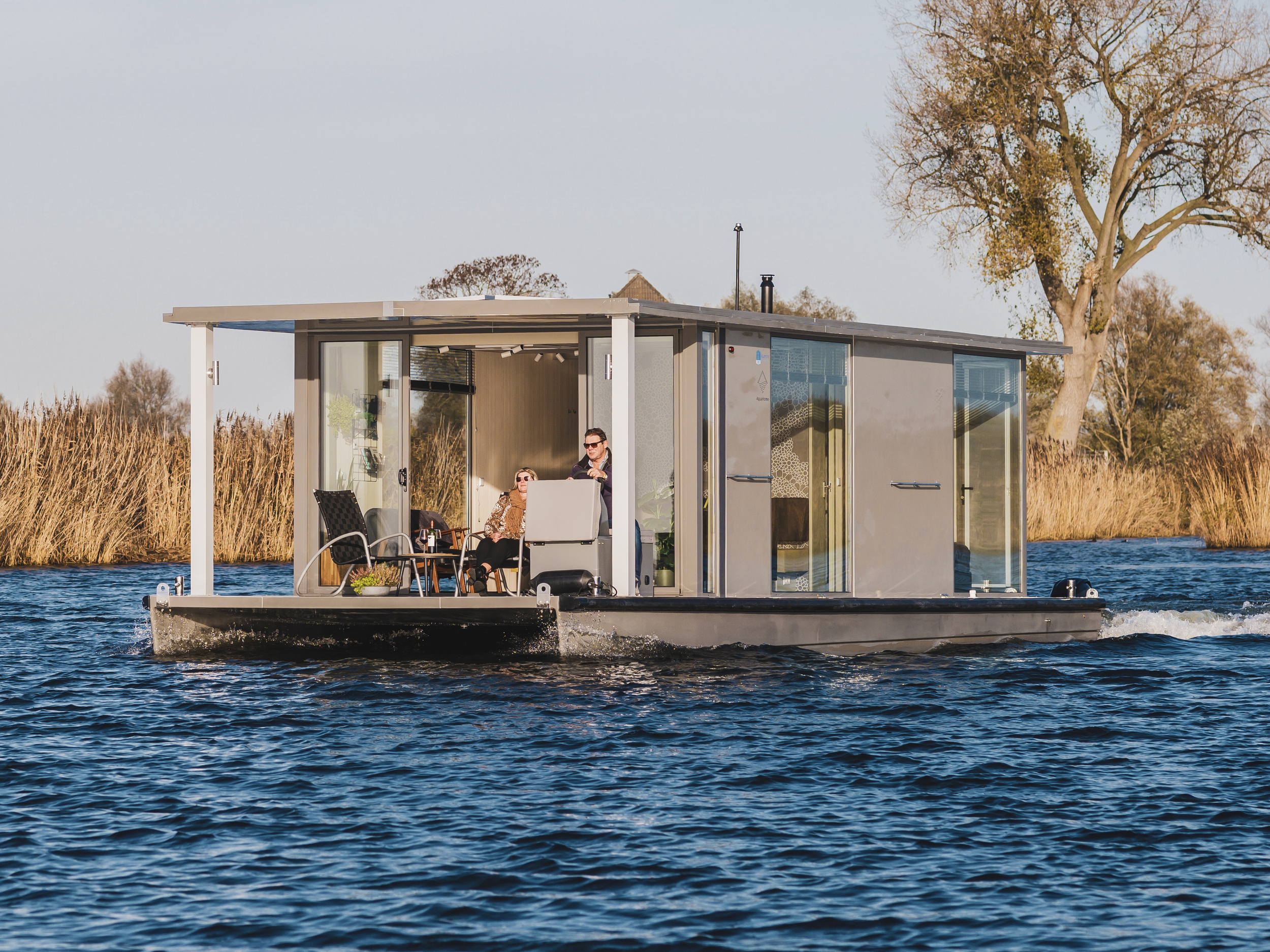 AquaHome Comfort Houseboat AquaHome Comfort Houseboat