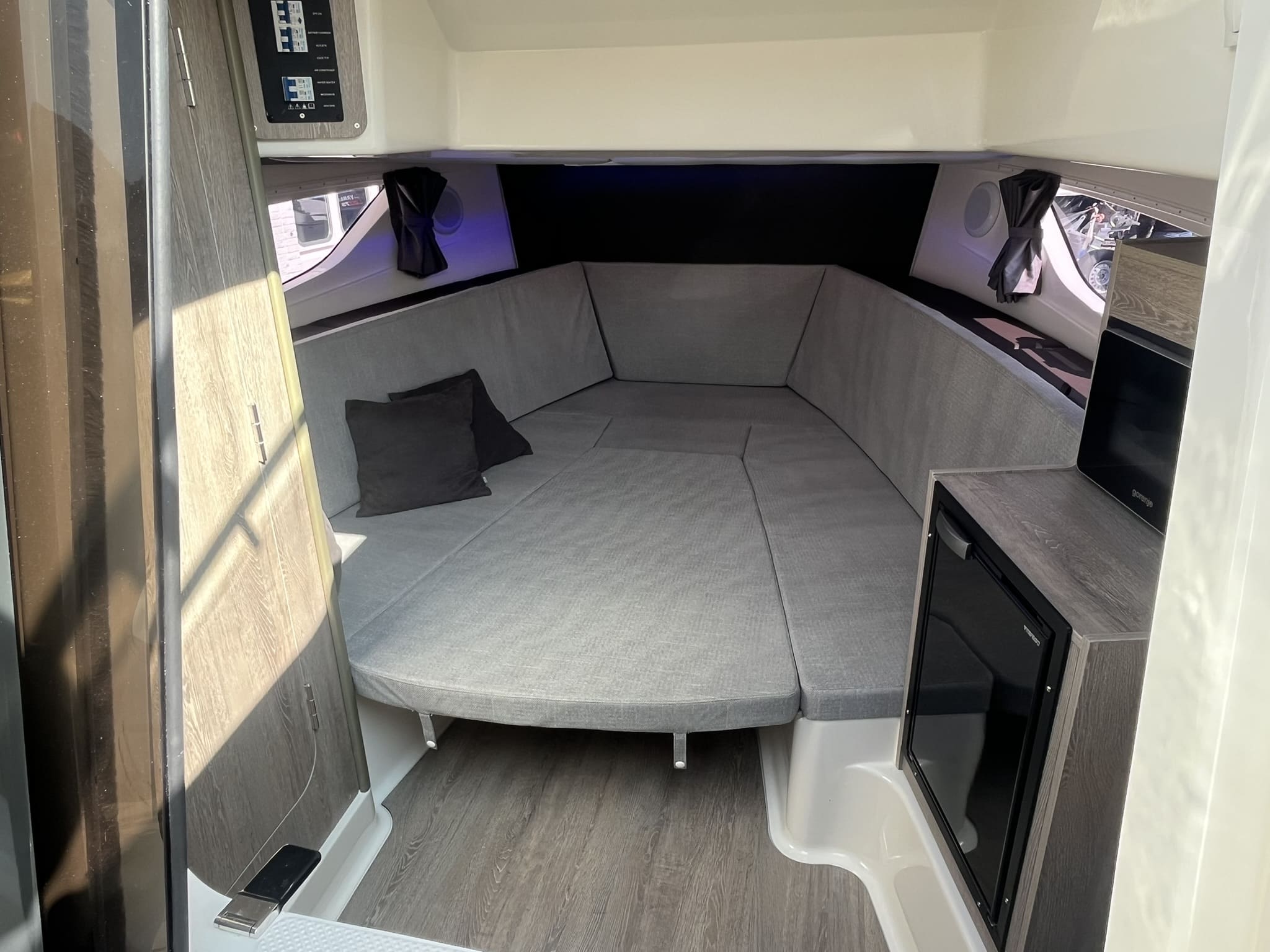 Quicksilver 875 Sundeck