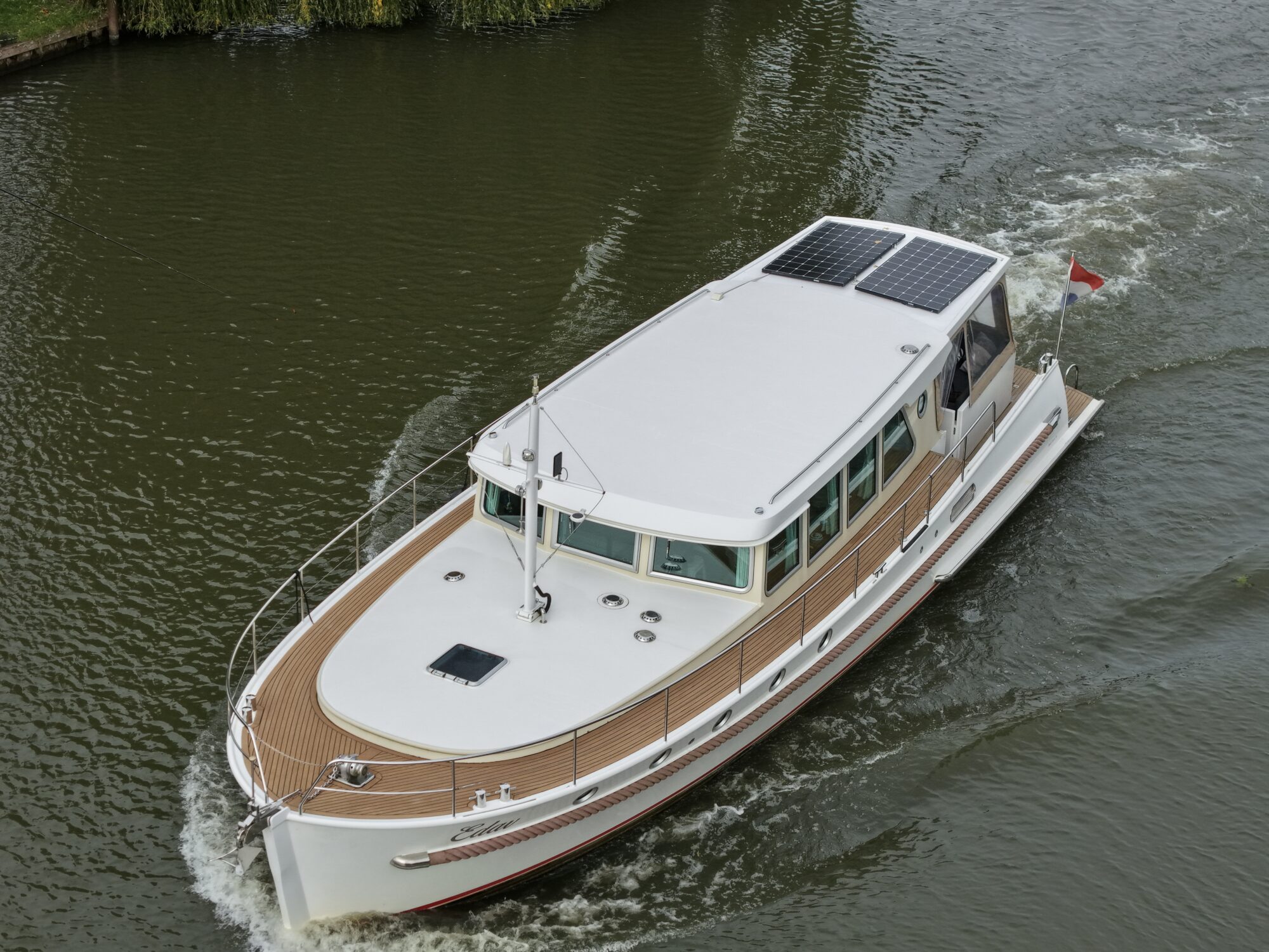 Serious Yachts Gently Low Bridge 45 Sedan