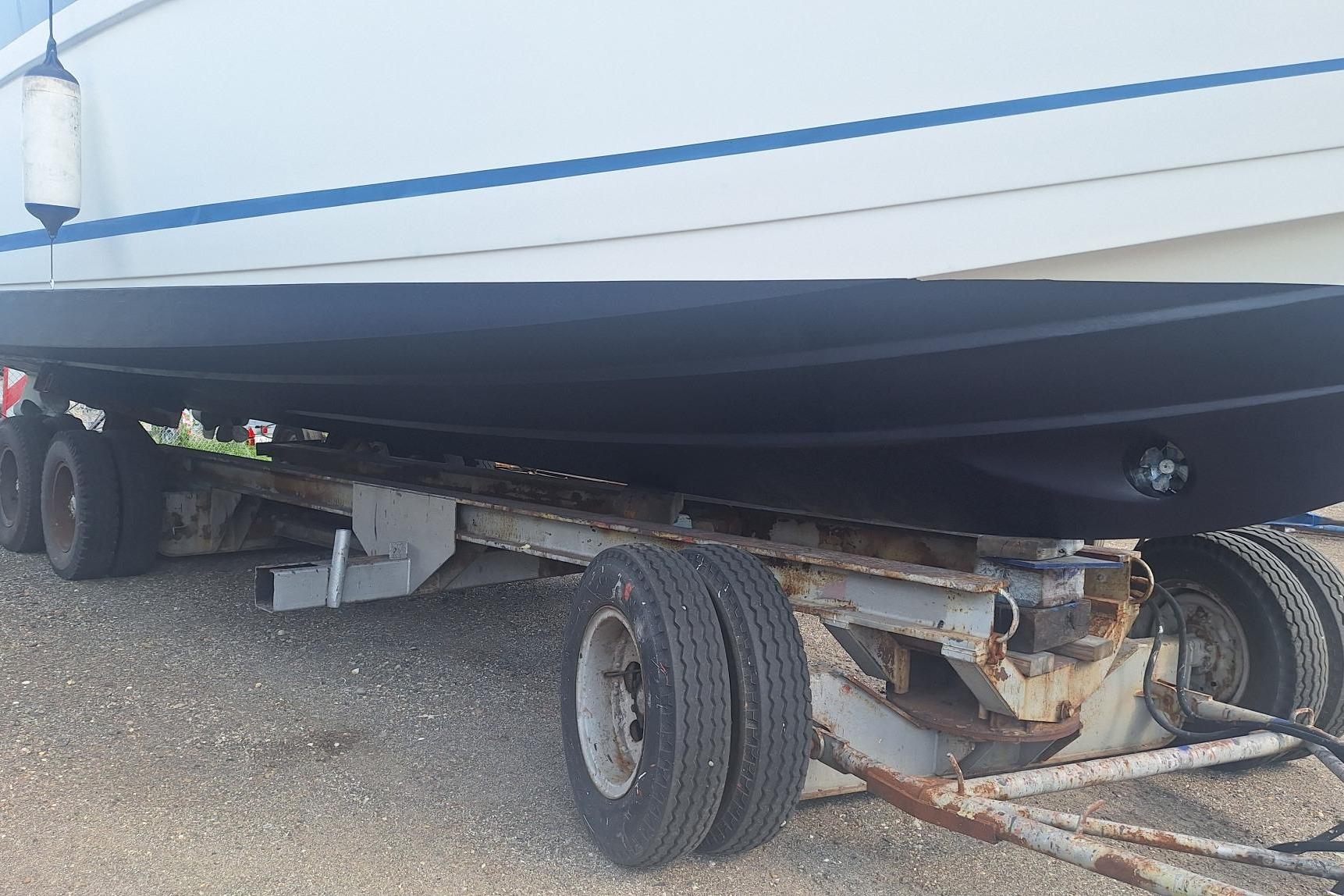 Bavaria 42 HT Sport IPS-500 - hydraulic platform