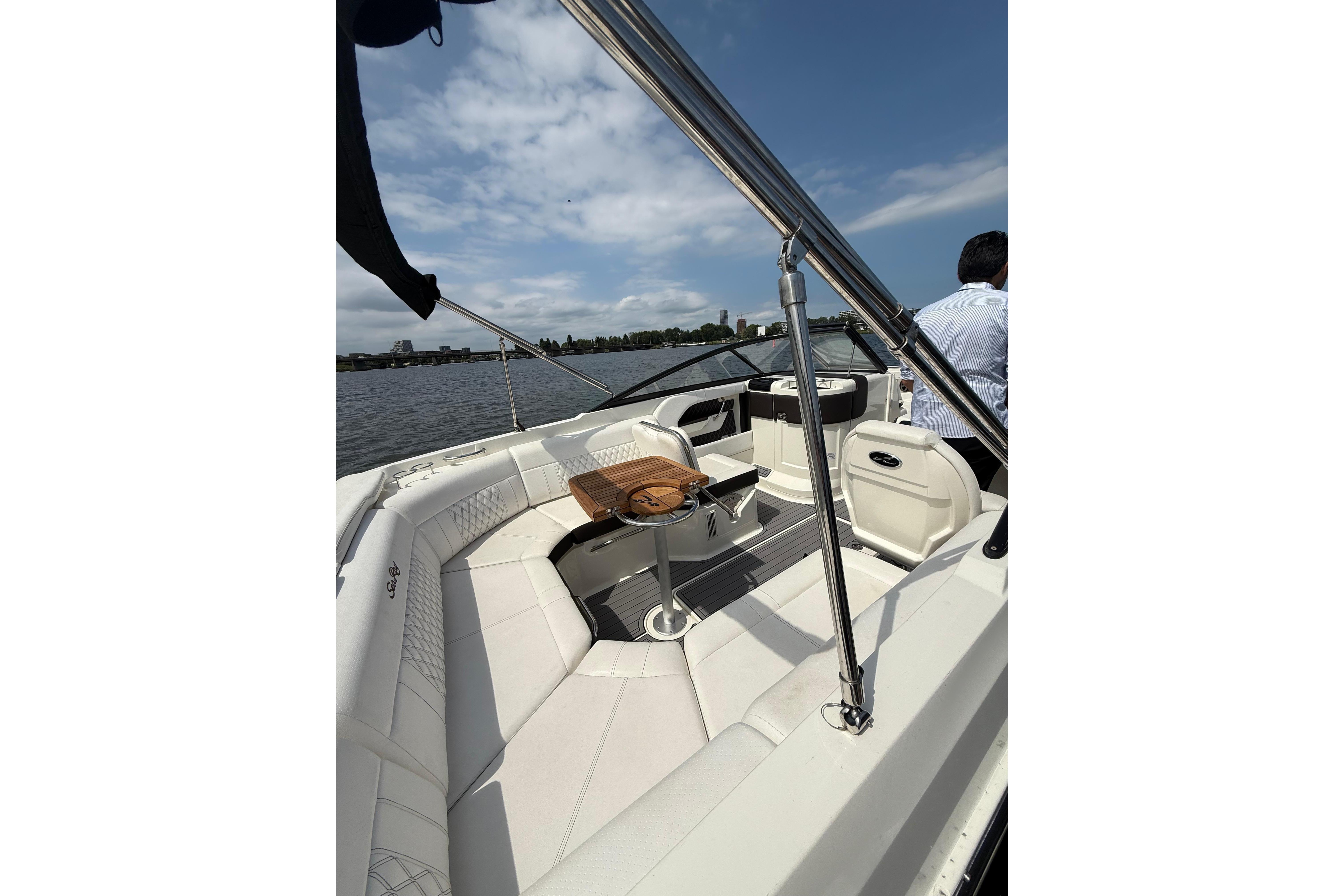 Sea Ray SLX 250