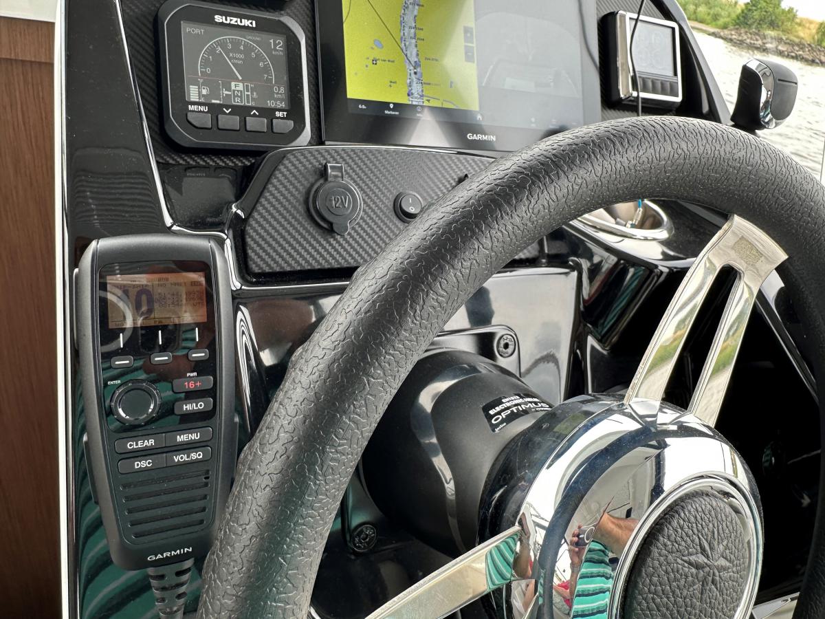 Jeanneau Merry Fisher 895 Offshore Full options with Joystick