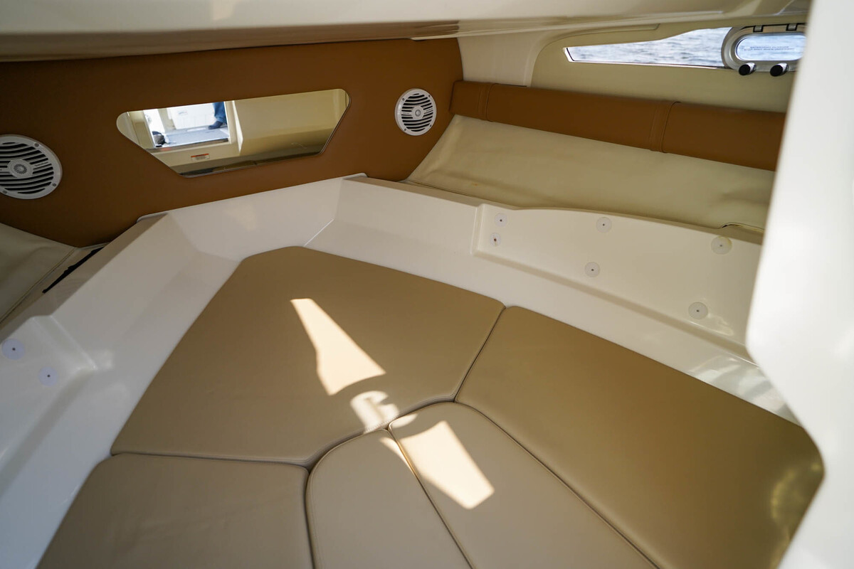 Sea Ray Sun Sport 230
