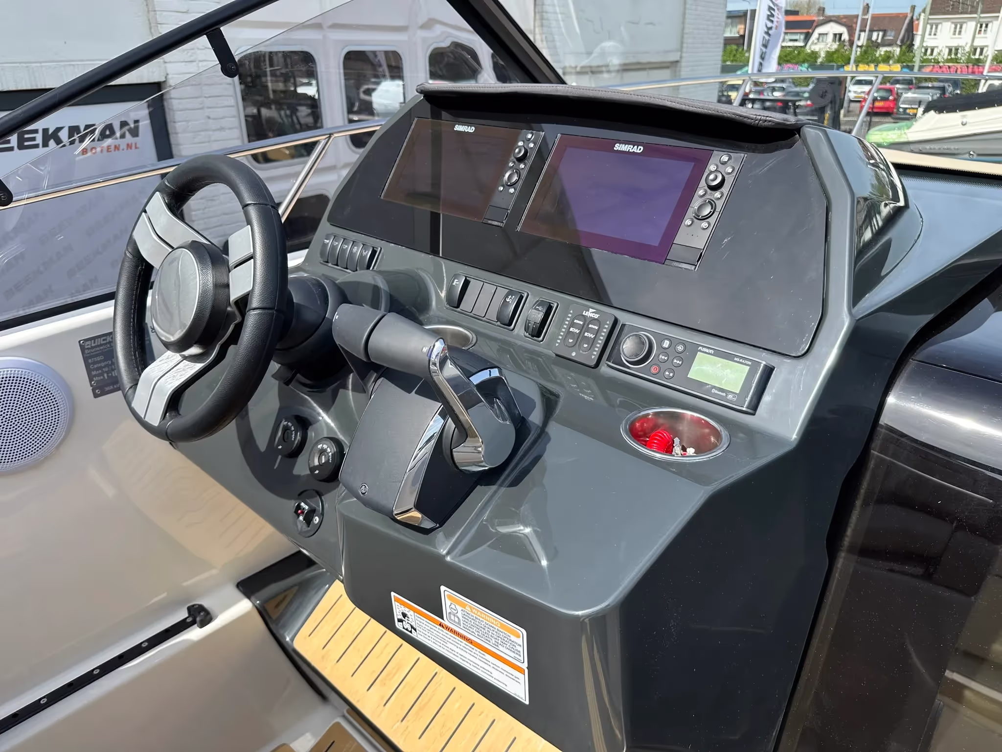 Quicksilver 875 Sundeck