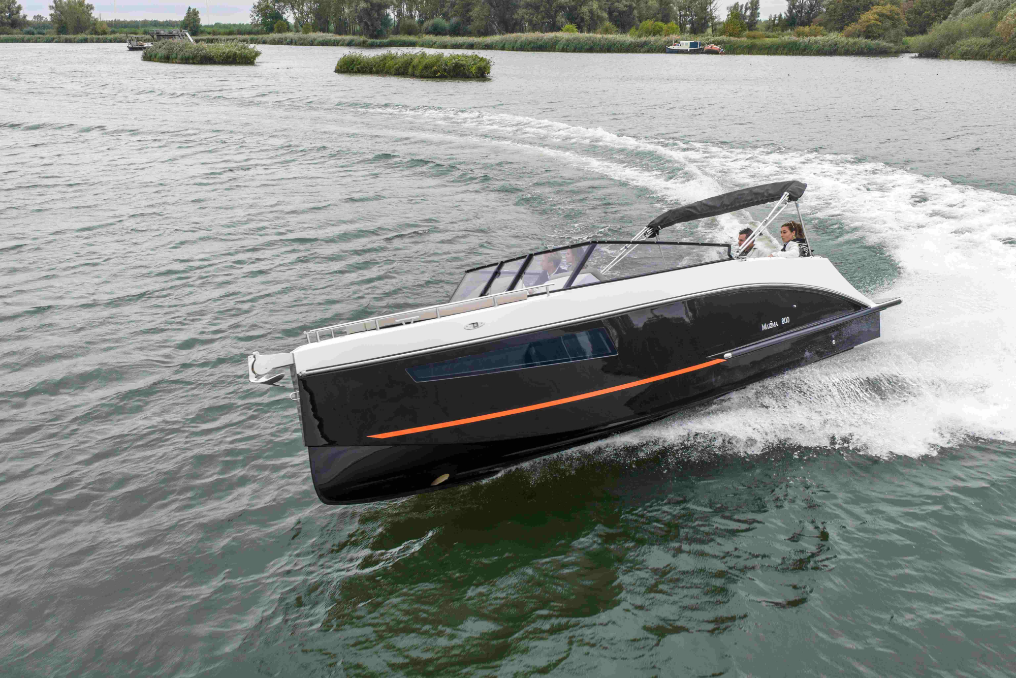 Maxima Boats 800 Cabin zwart - wit met Honda 250 pk op voorraad!