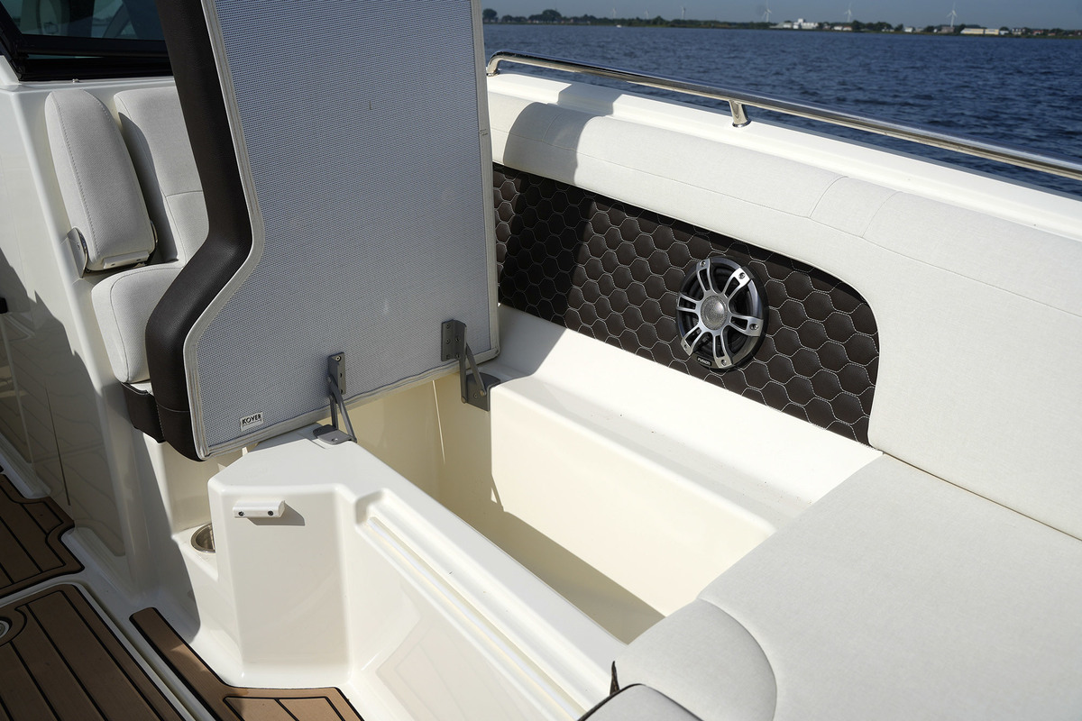 Sea Ray SDX 290 Outboard