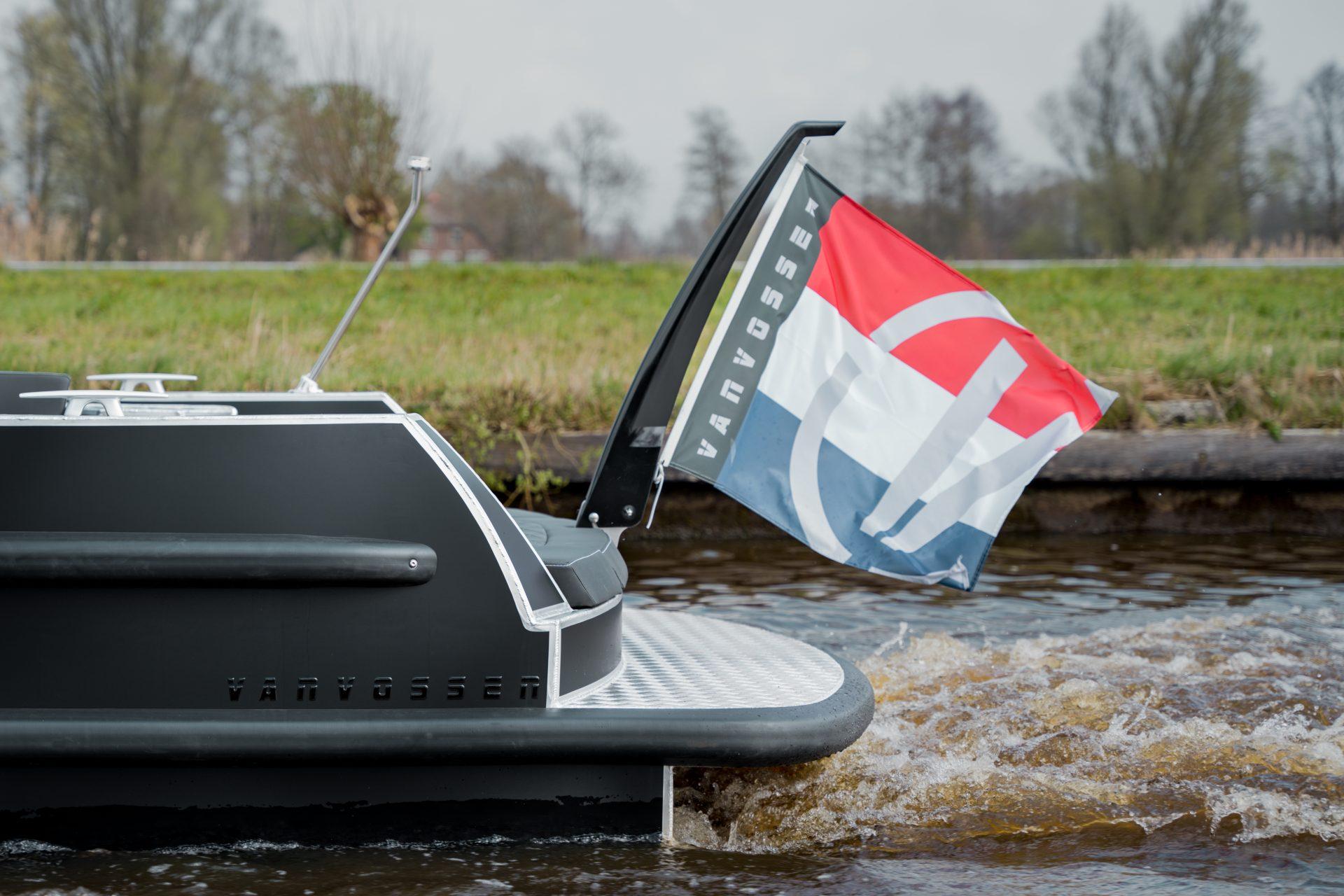 Van Vossen Plugin E tender 595 DE GROOTSTE SLOEPENSHOWROOM VAN NEDERLAND