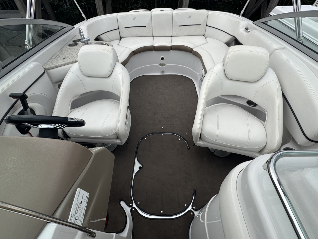 Four Winns H240