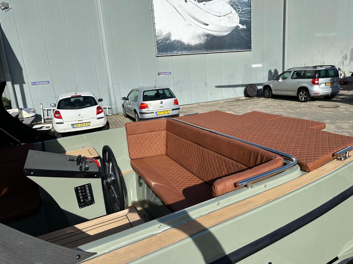 Maxima 630 Tender met boegschroef