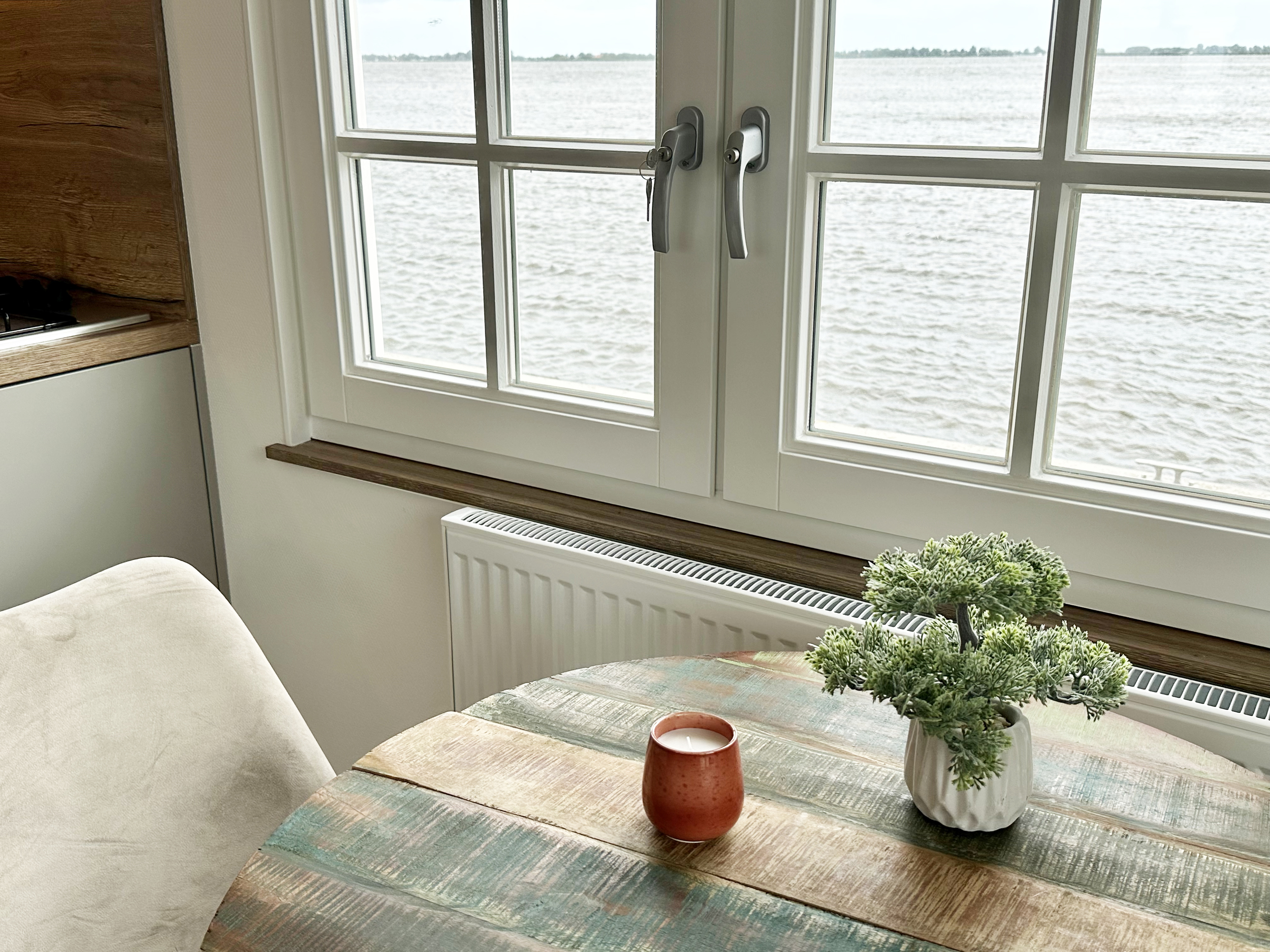 HOMESHIP VaarChalet In Amsterdam 1250D Luxe Houseboat
