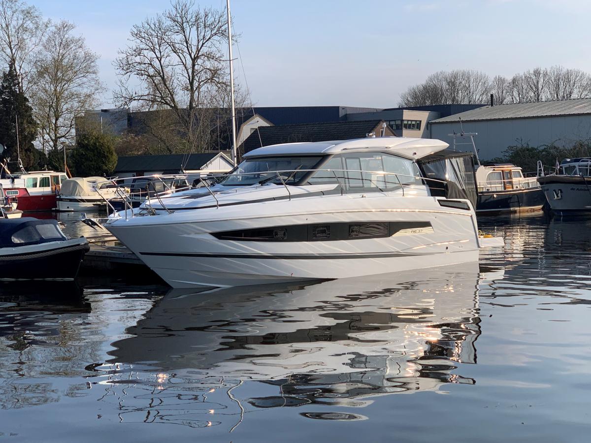 JEANNEAU NC37 met slechts 87 uur!