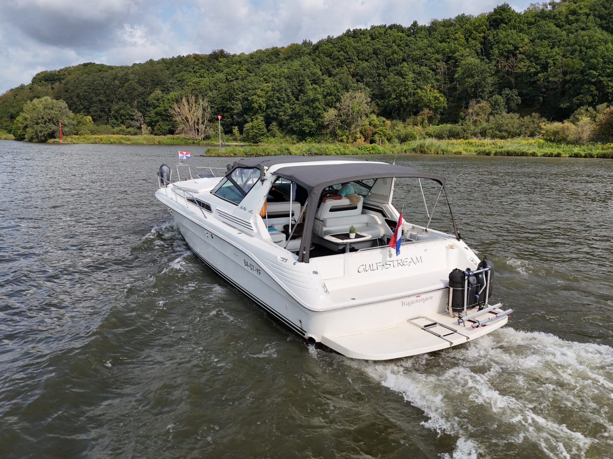 Sea Ray 400 Express Cruiser