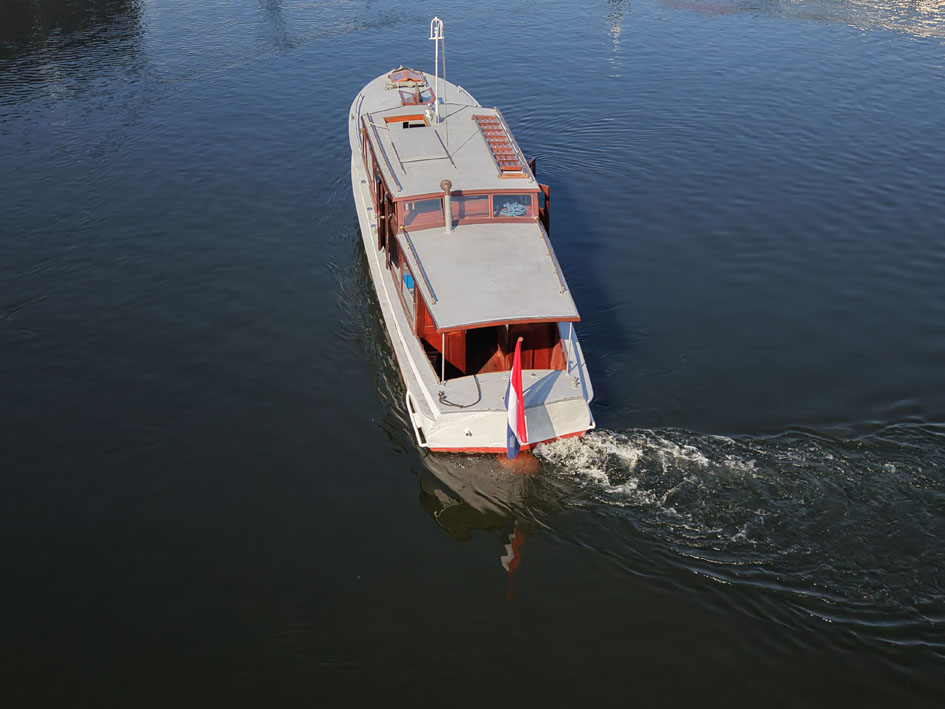 Bakdeksalonkruiser 11.20