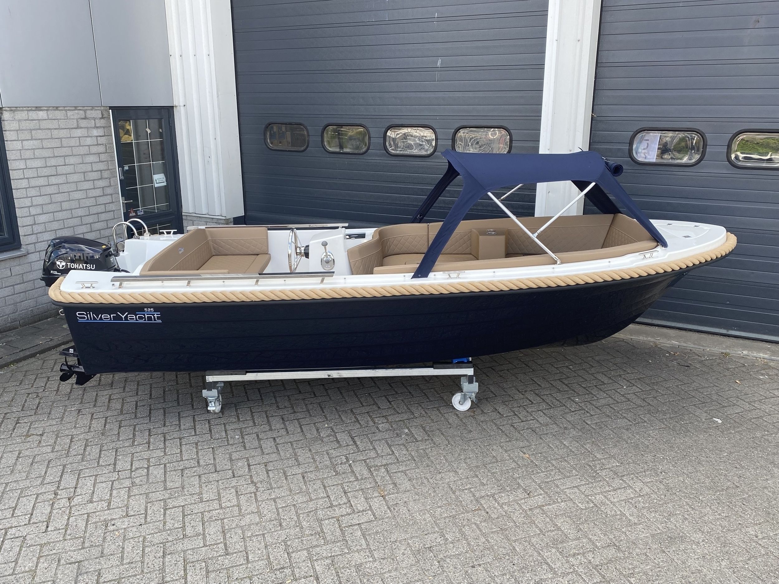 Silver Yacht Silver 525