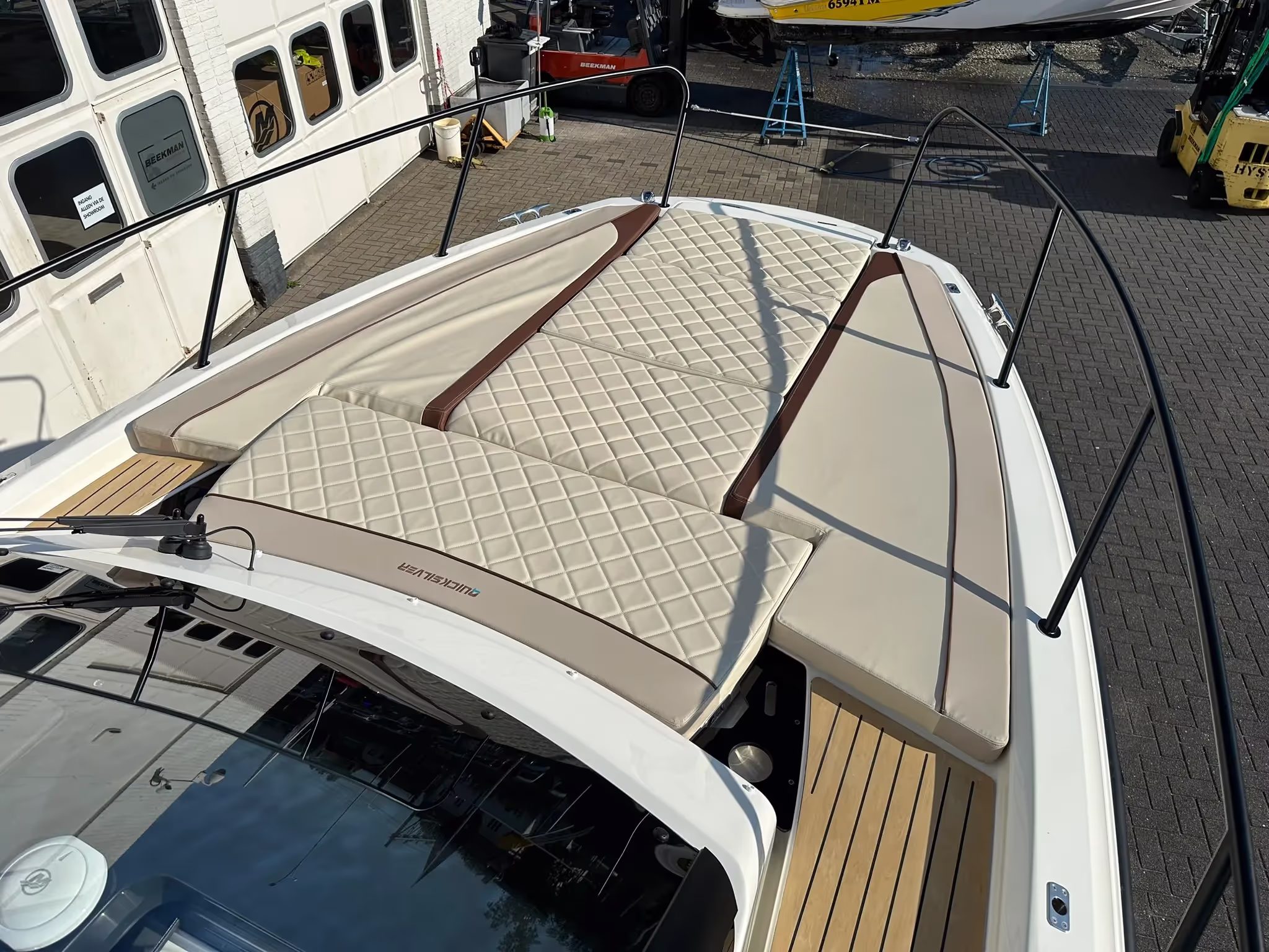 Quicksilver 875 Sundeck