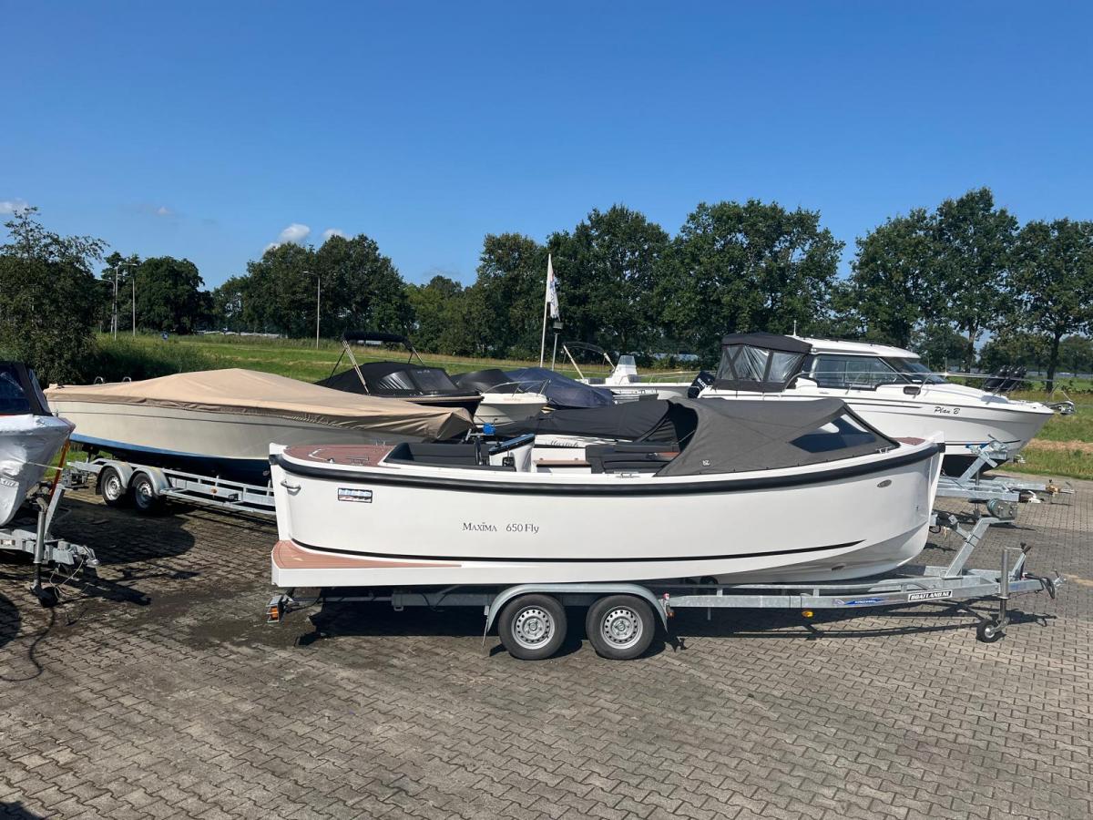 Maxima 650 Flying Lounge met boegschroef hoofdfoto: 1