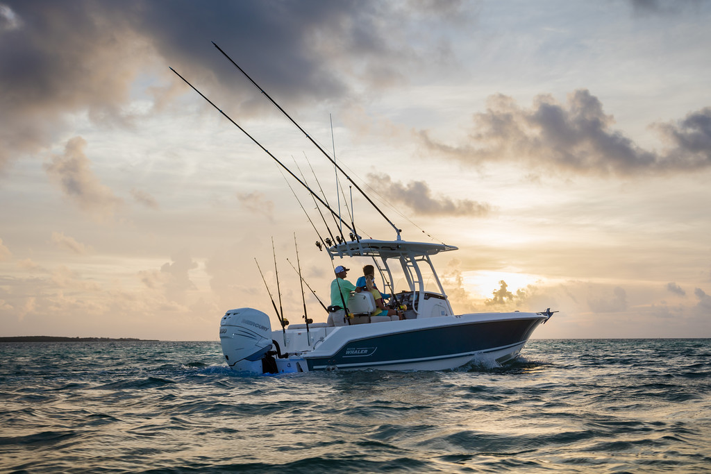 Boston Whaler 230 Outrage