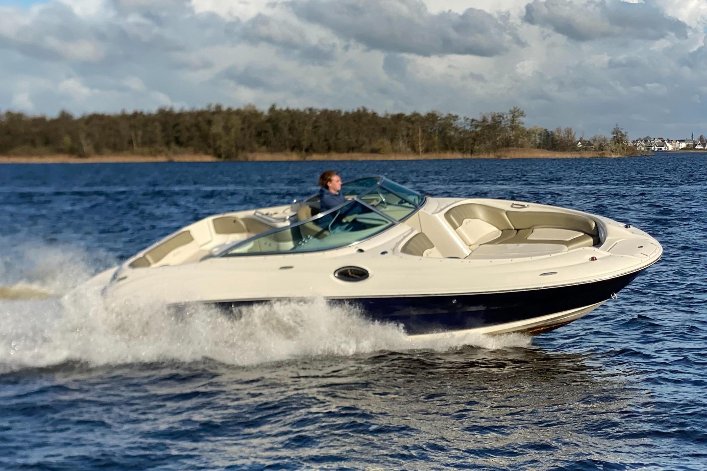 Sea Ray 240 Sundeck