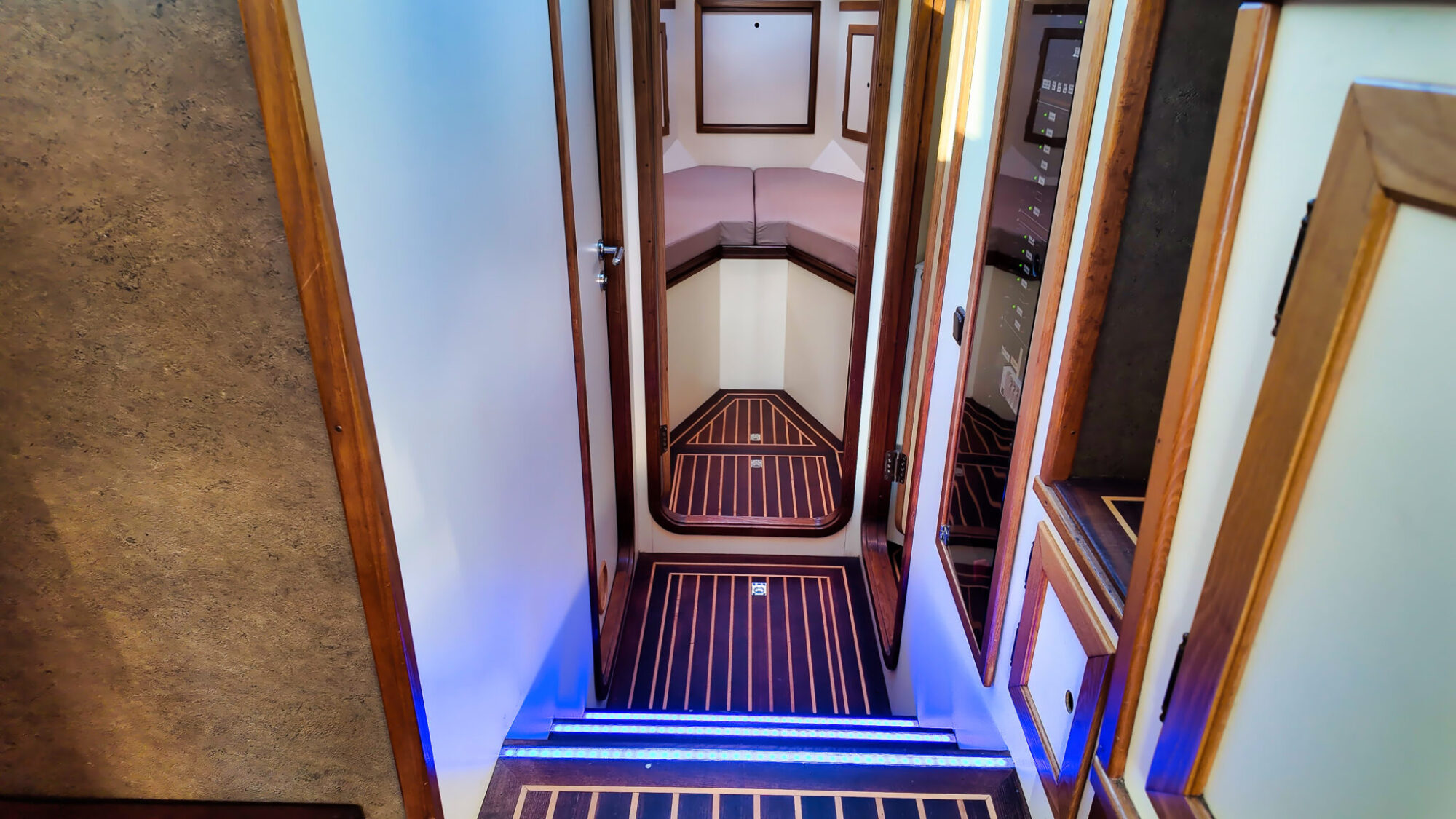 Bruce Roberts Euro 12.00 Flybridge