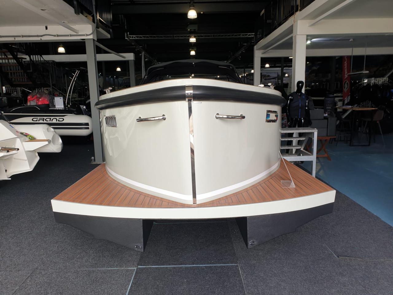 Maxima Boats 750 Flying Lounge RAL 7030 op voorraad