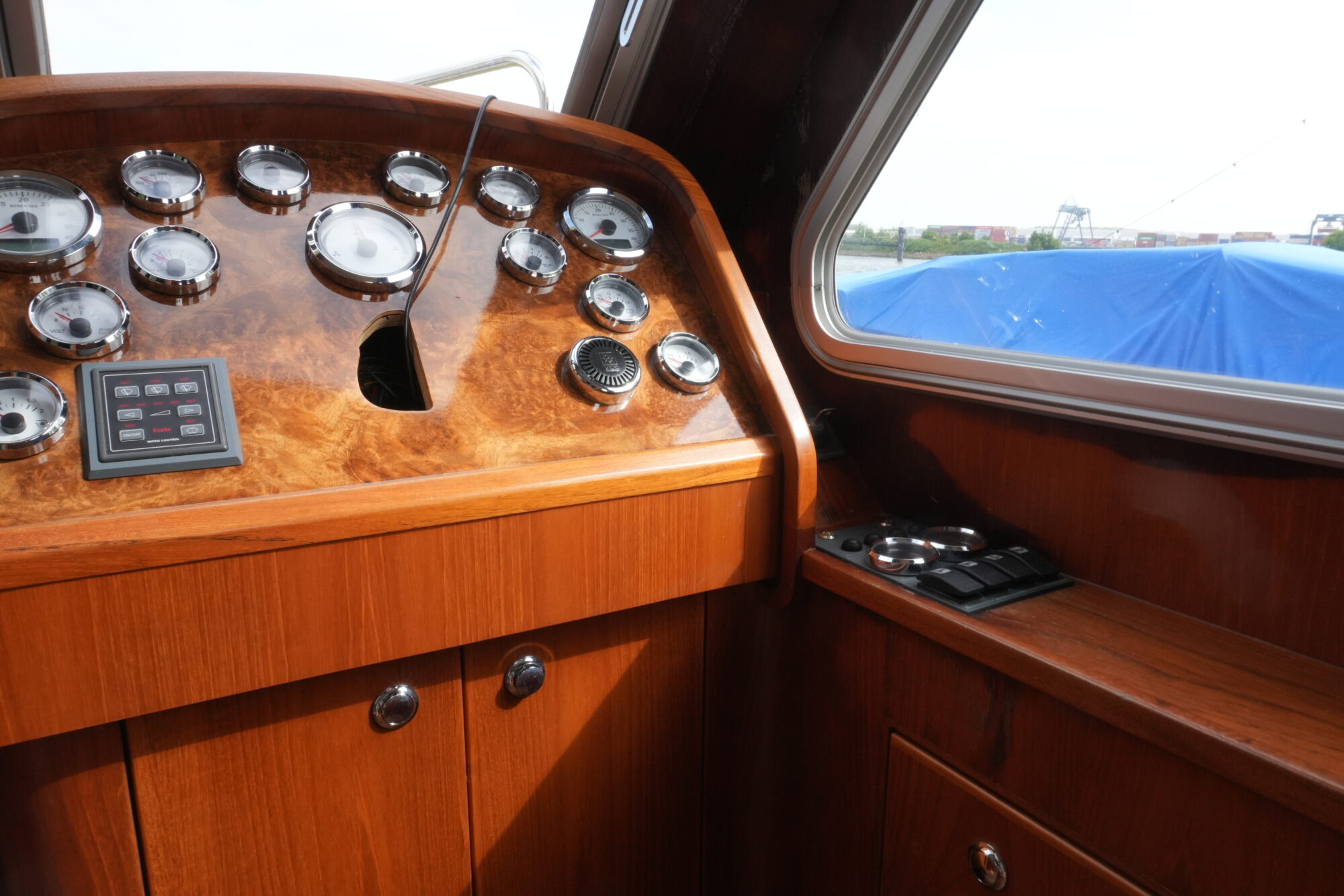 Casco 11.00 OK Flybridge