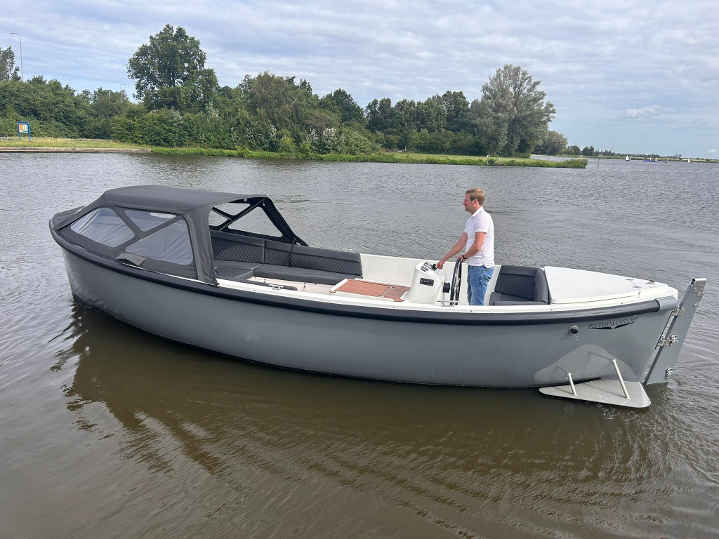 Pieterman 750 met 27 VETUS  750 diesel 