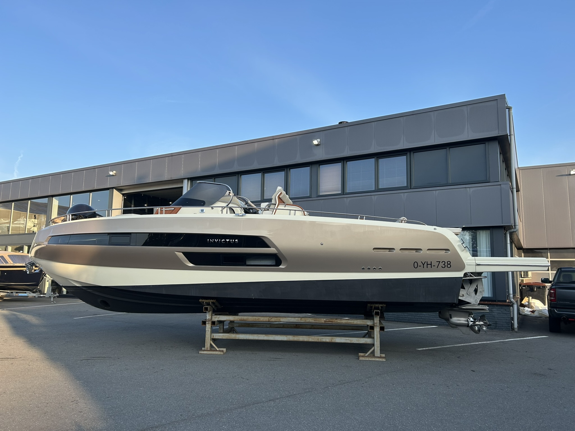 Invictus yachts Invictus GT 370 met 2x Volvo Penta D4 320 pk