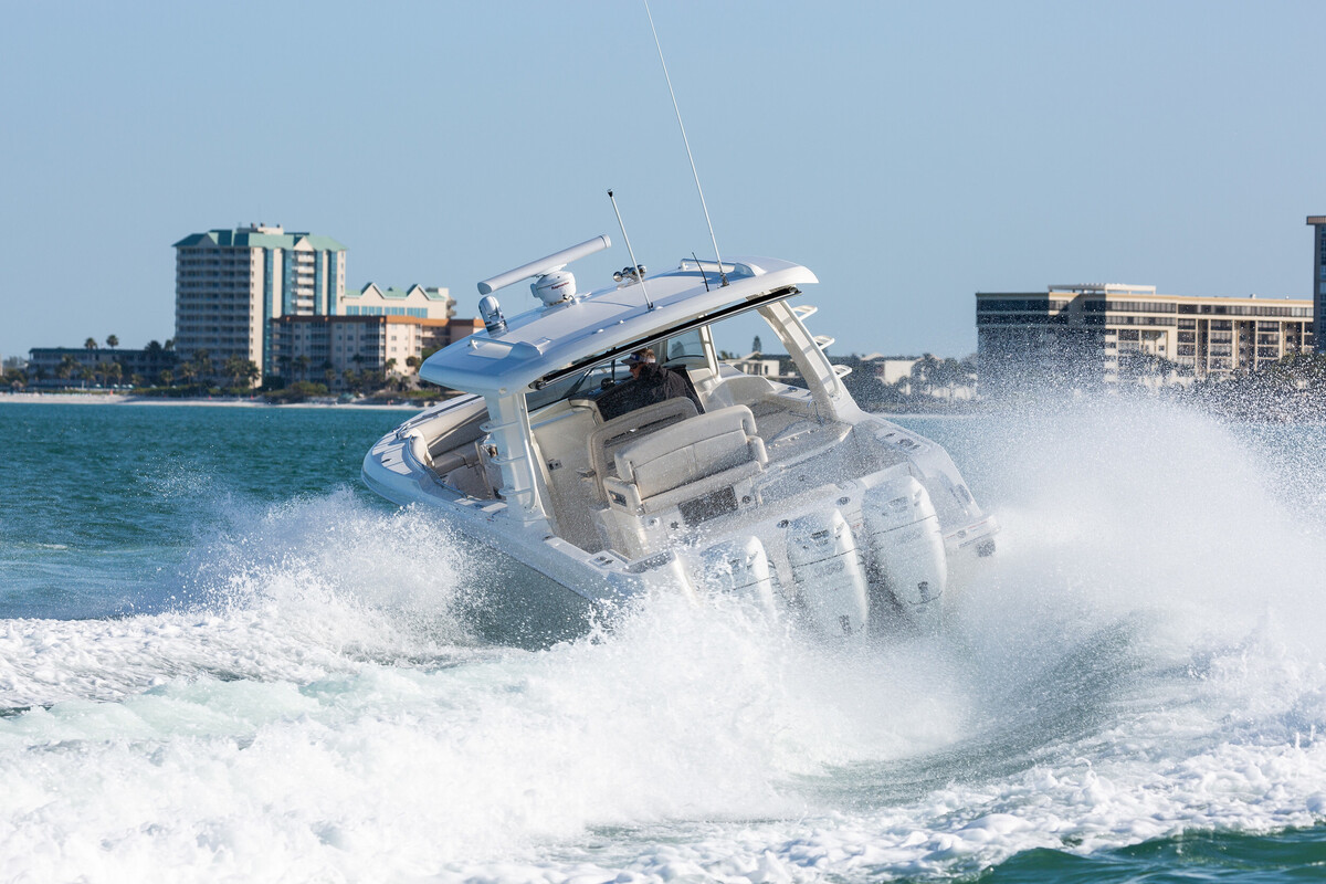 Boston Whaler 350 Realm