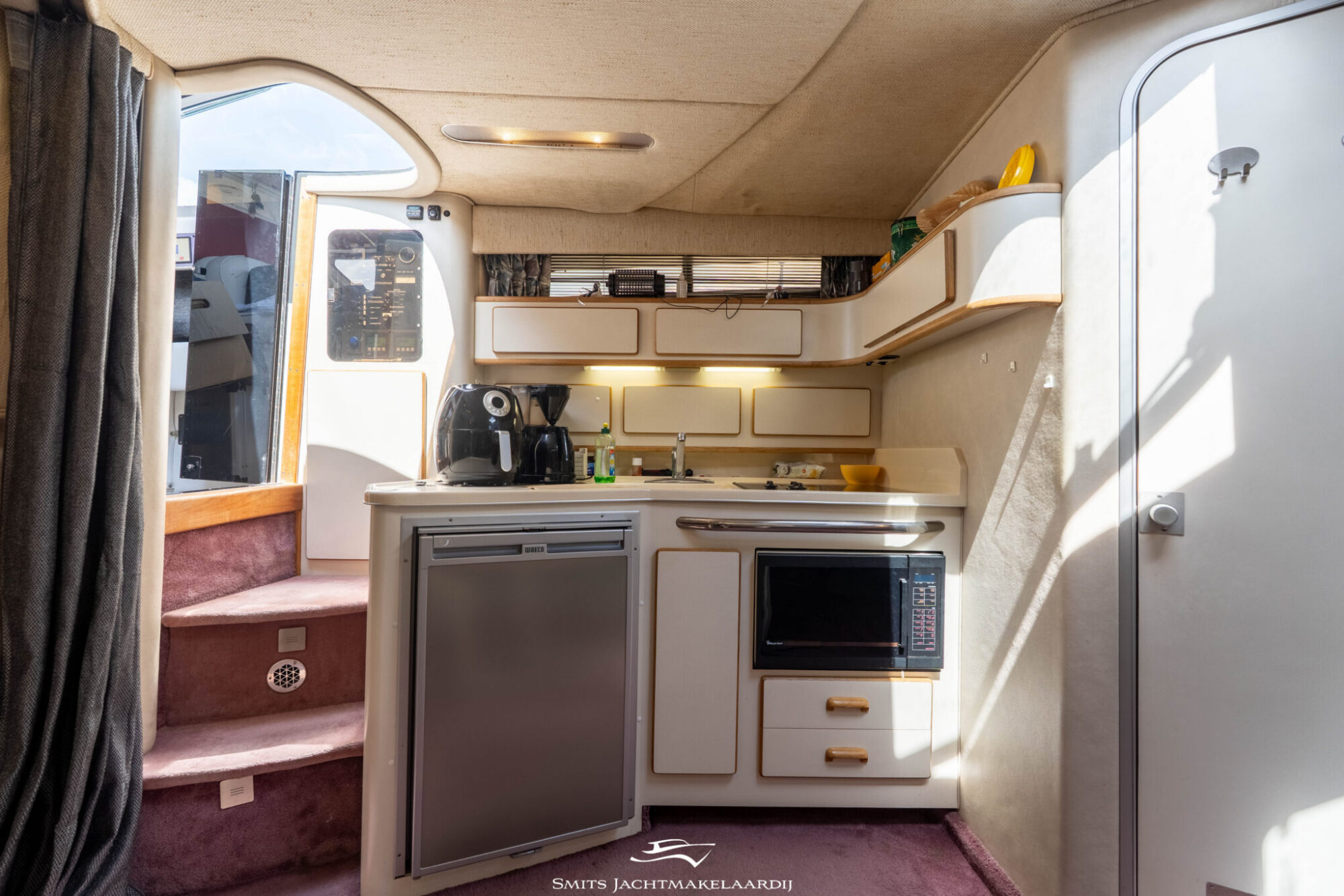Sea Ray 370 Express Cruiser