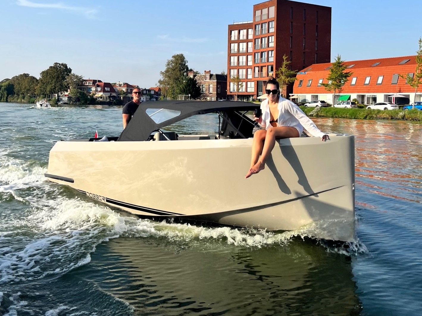 DOBBER 750 Tender