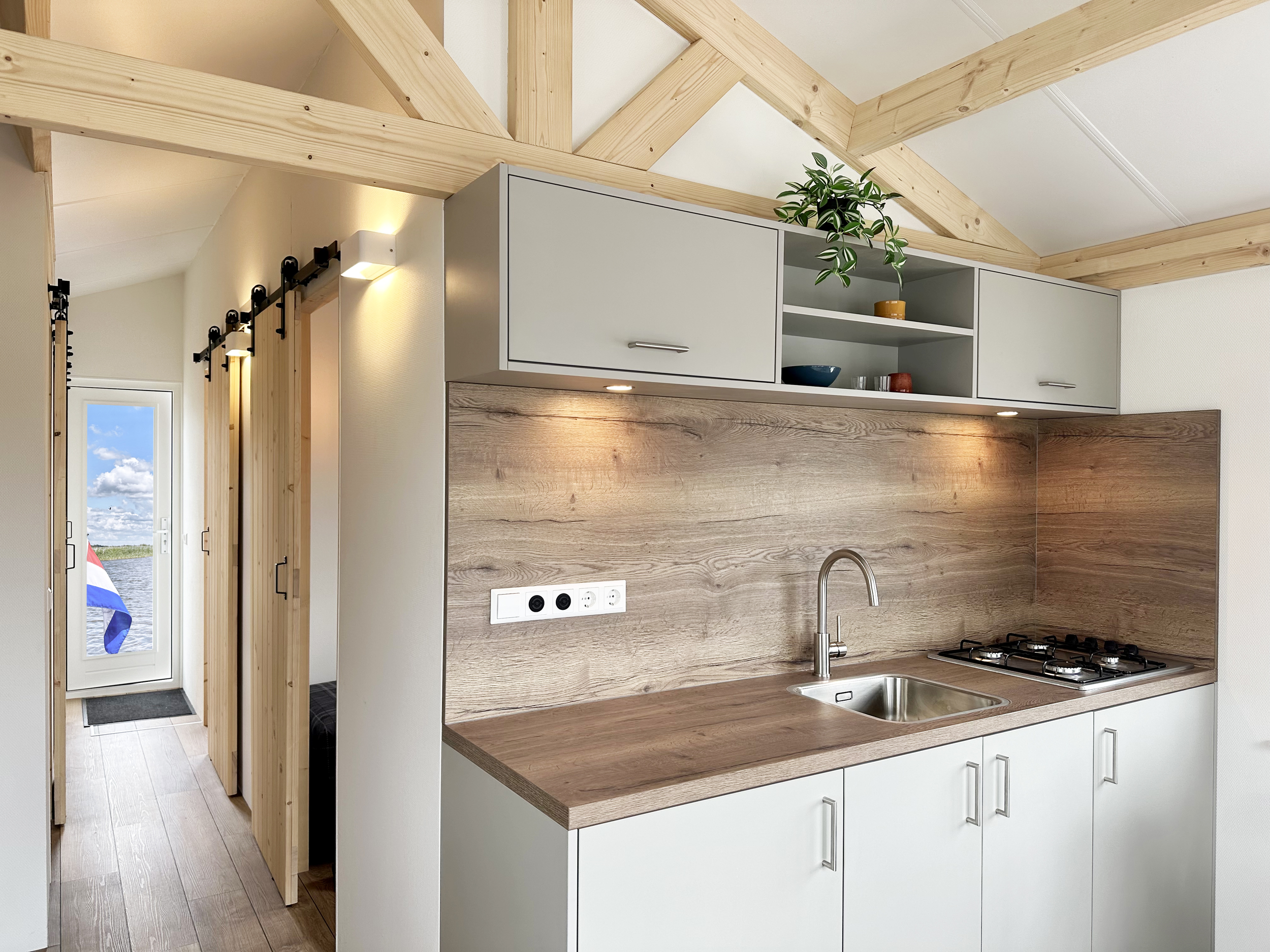 HOMESHIP VaarChalet In Amsterdam 1250D Luxe Houseboat