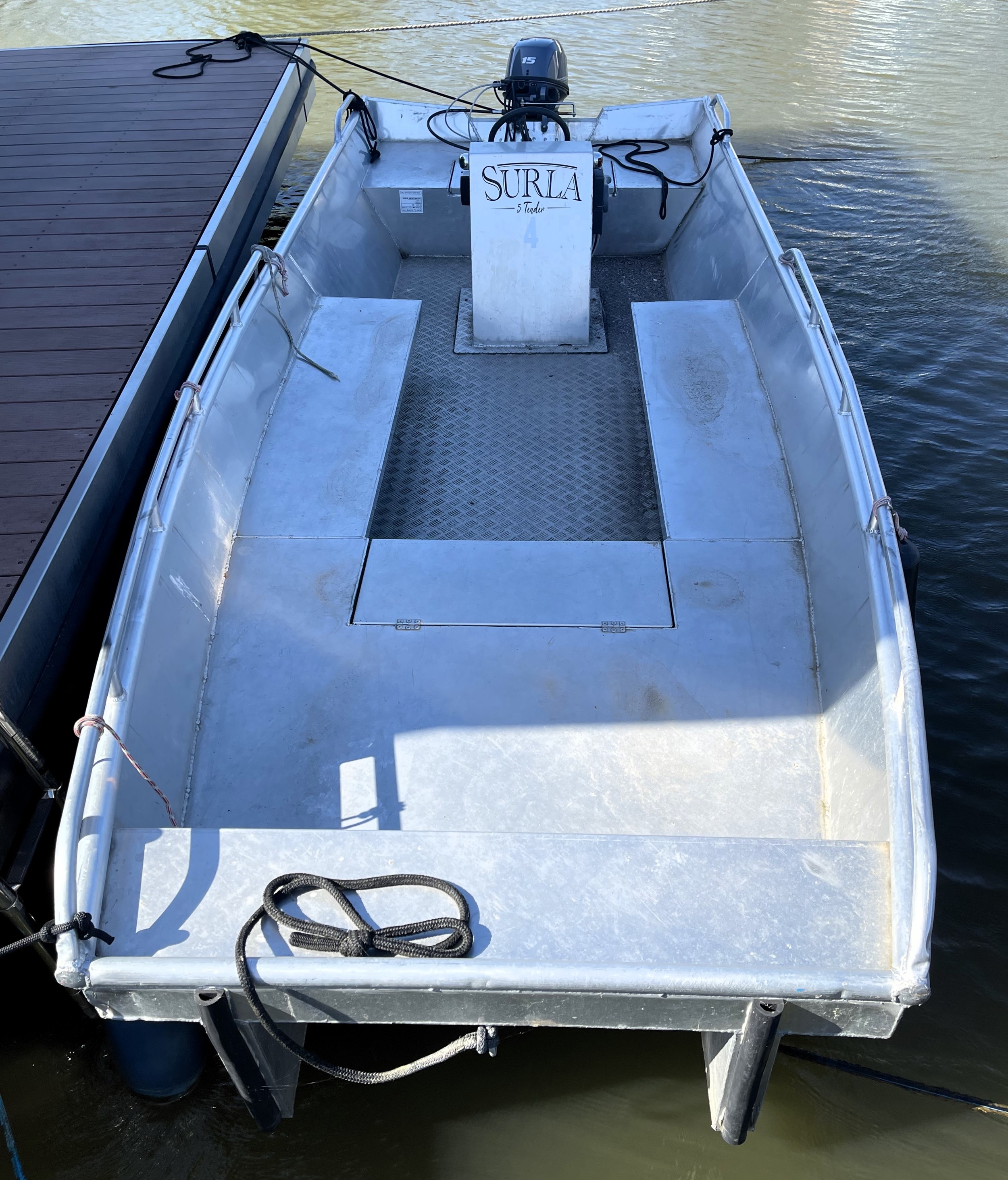 Surla 15 Houseboat Zelfvoorzienend