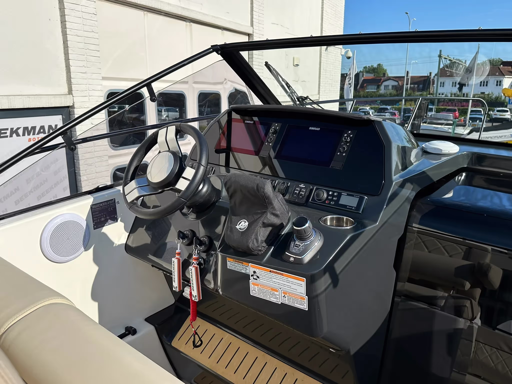 Quicksilver 875 Sundeck