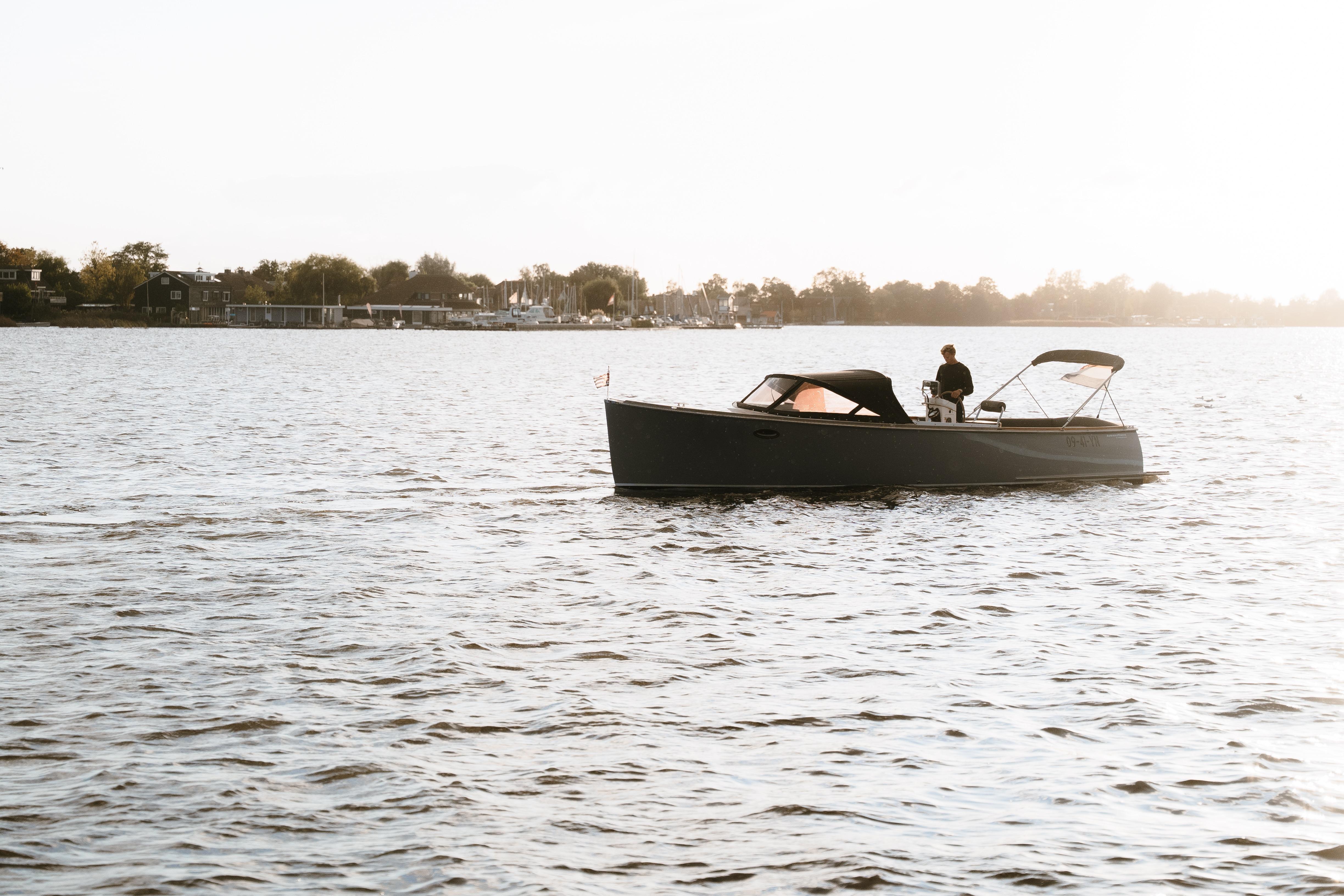 Tender AdmiralsTender C28