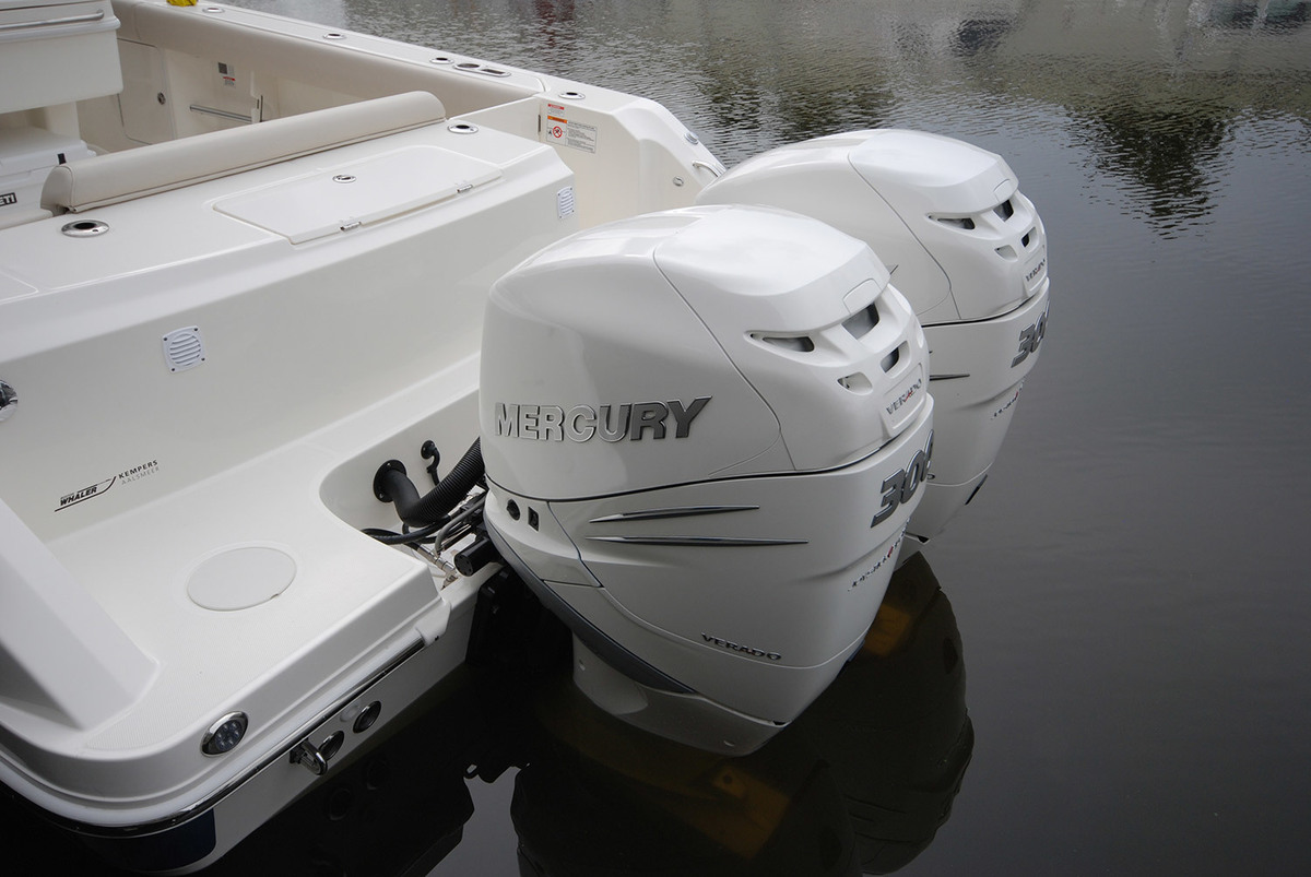 Boston Whaler 330 Outrage