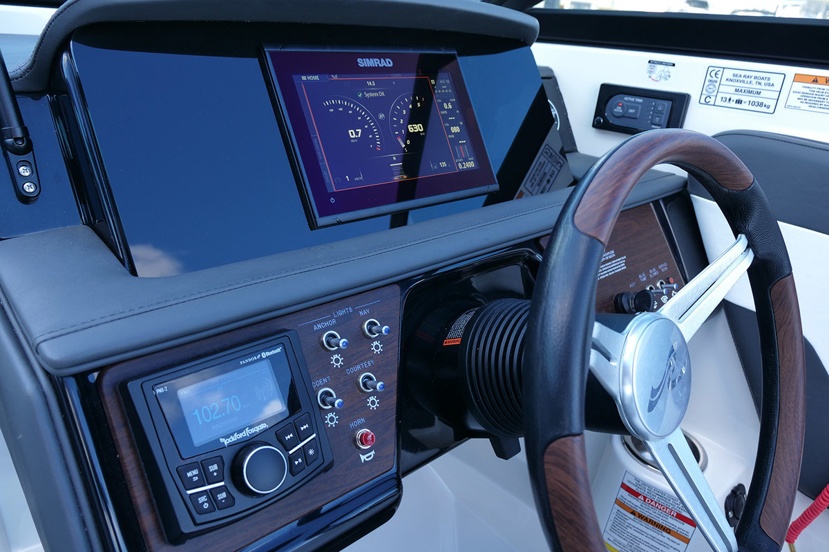 Sea Ray SPX 230